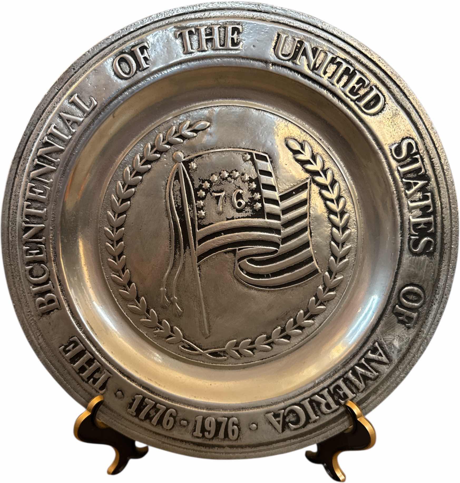 Photo 1 of 3- VINTAGE 1776-1976 YORK METALCRAFTERS PEWTER PLATES COMMEMORATING THE BICENTENNIAL OF THE UNITED STATES OF AMERICA, AND EISERNE KREUZ 1939-1945 GERMAN MEDAL OAK LEAF AND RIBBON

PLATE 
D10.75”