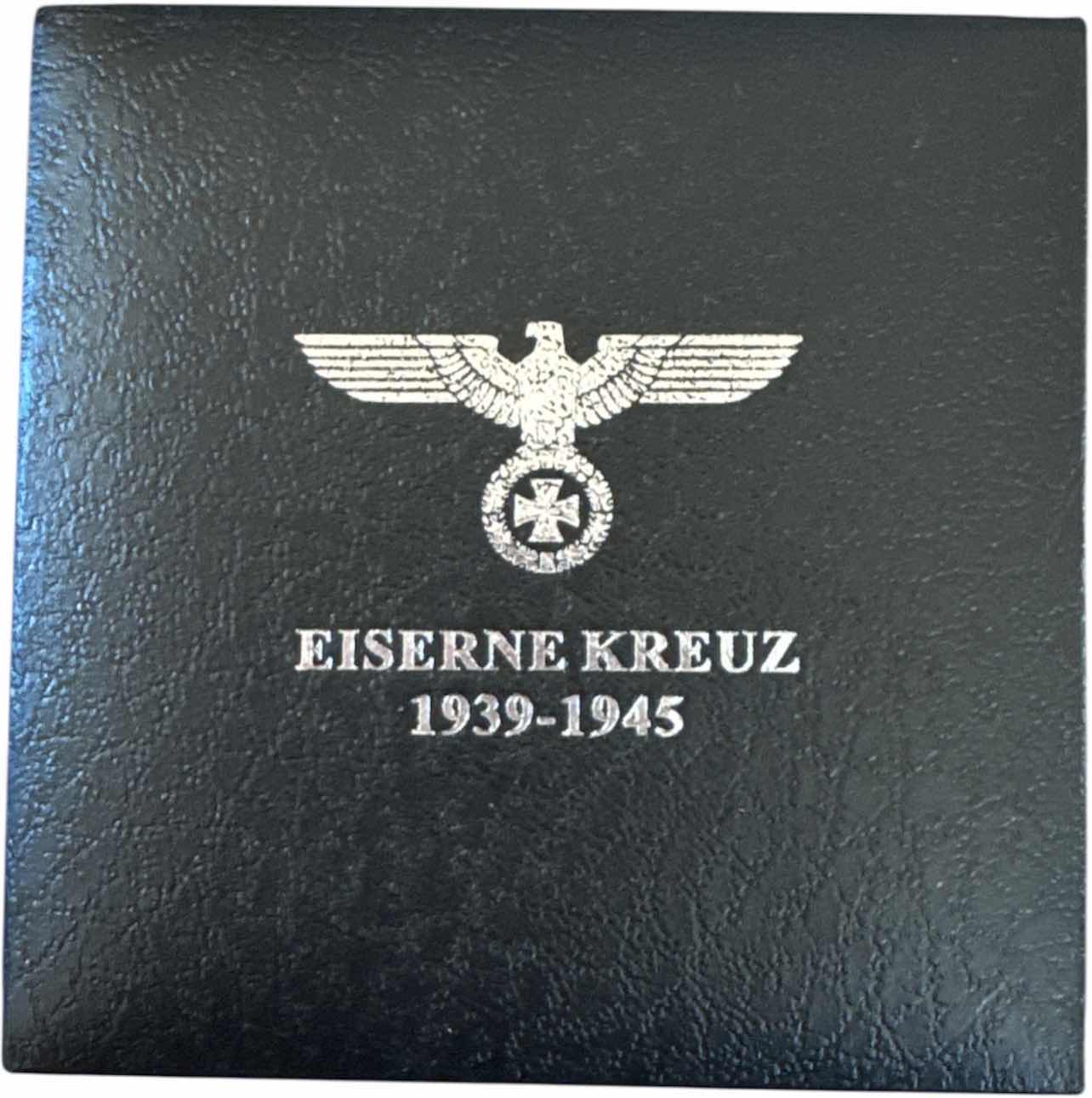 Photo 1 of 3- VINTAGE 1776-1976 YORK METALCRAFTERS PEWTER PLATES COMMEMORATING THE BICENTENNIAL OF THE UNITED STATES OF AMERICA, AND EISERNE KREUZ 1939-1945 GERMAN MEDAL OAK LEAF AND RIBBON

PLATE 
D10.75”