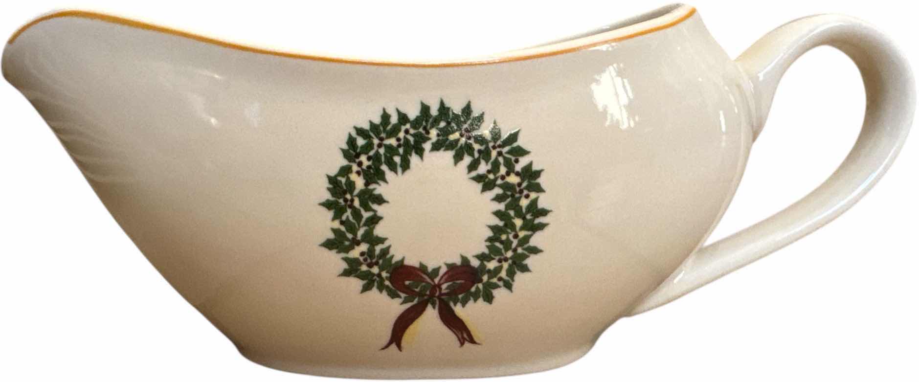 Photo 1 of 13- VINTAGE MERRY BRITE HOLIDAY CHRISTMAS WREATH PLATES AND GRAVY BOAT

PLATES
D7.5”