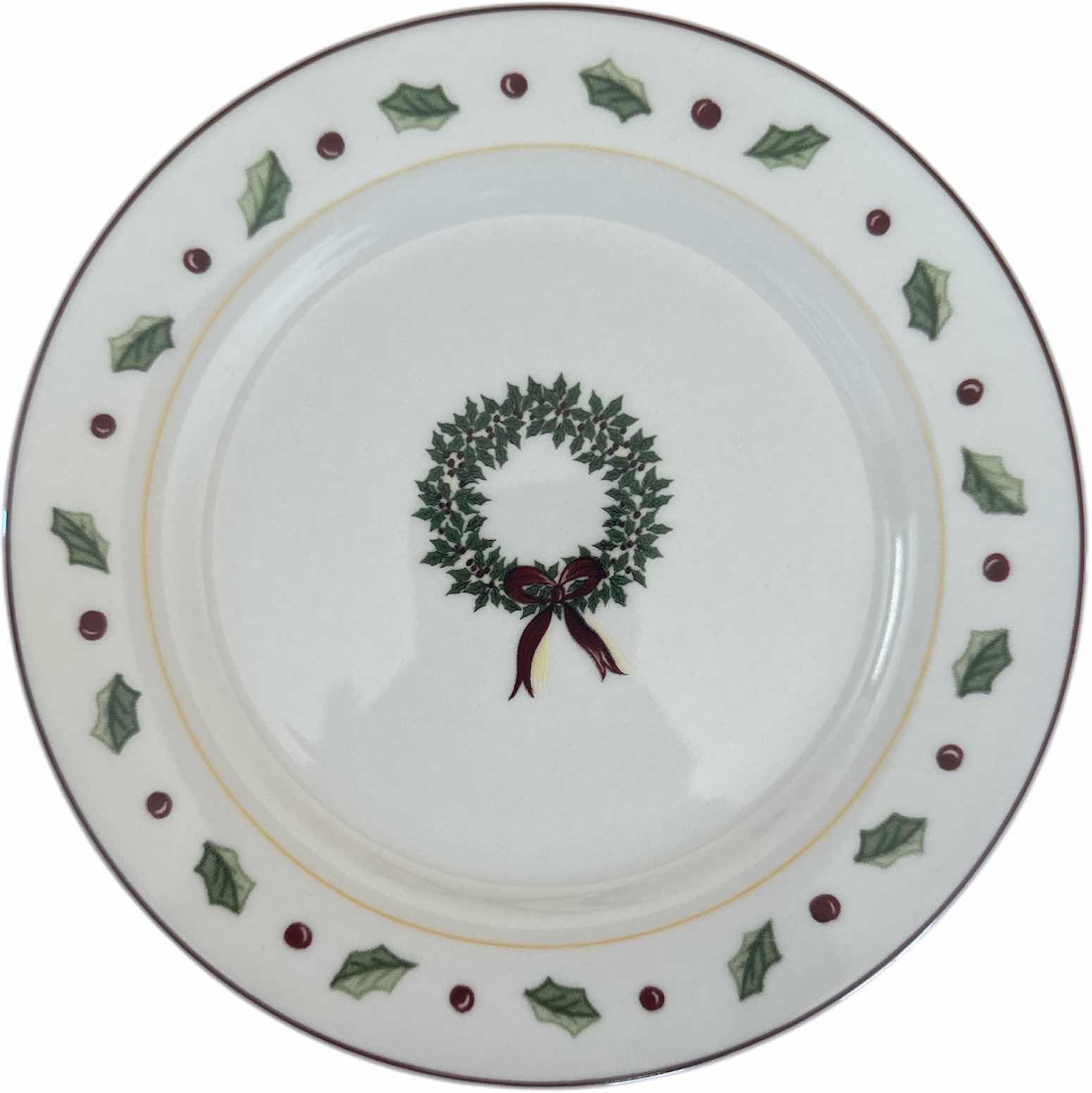 Photo 1 of 13- VINTAGE MERRY BRITE HOLIDAY CHRISTMAS WREATH PLATES AND GRAVY BOAT

PLATES
D7.5”