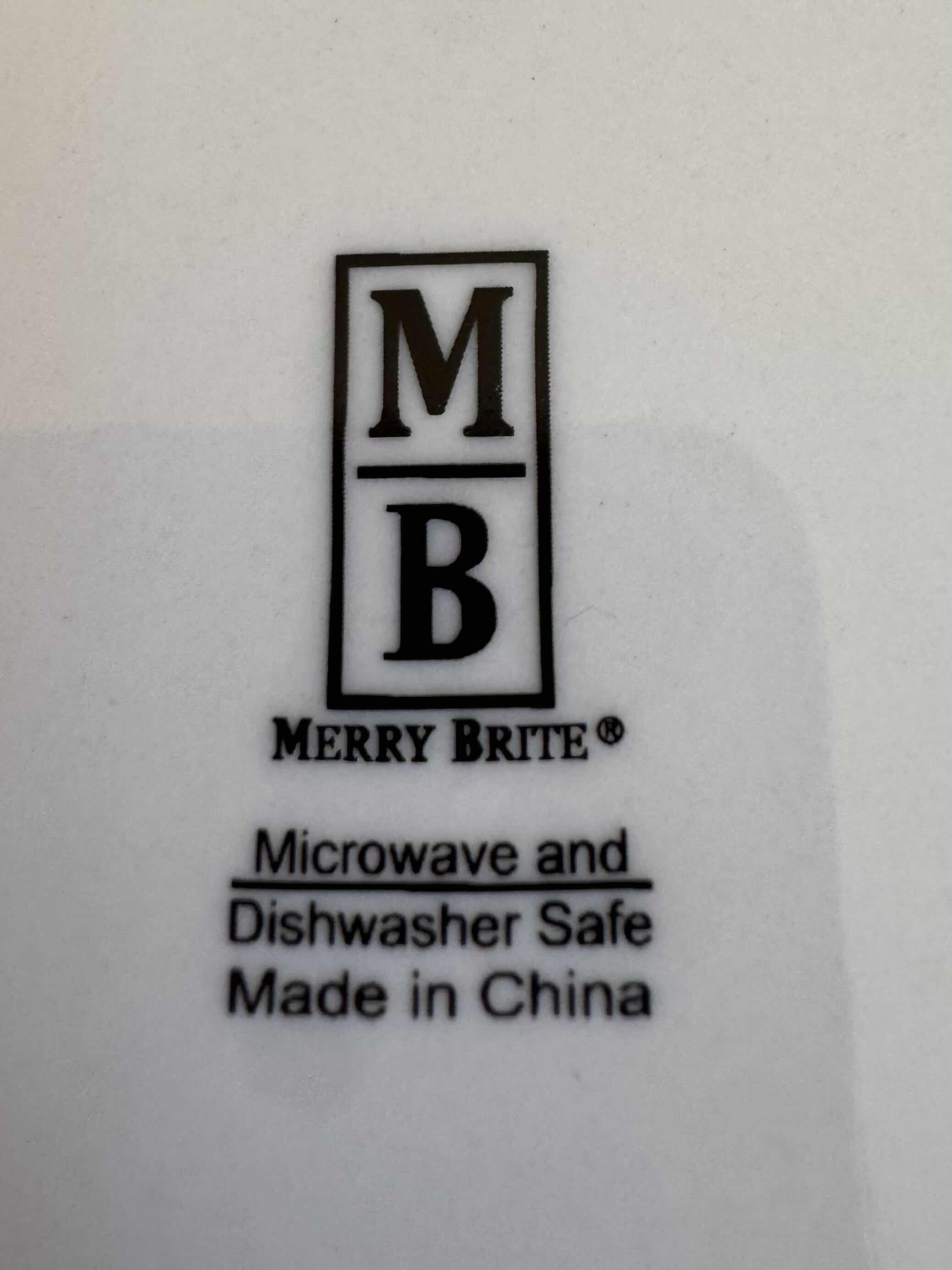 Photo 3 of 12- VINTAGE MERRY BRITE HOLIDAY CHRISTMAS HOLLY AND FLORAL POINSETTIA COFFEE MUGS

H4”