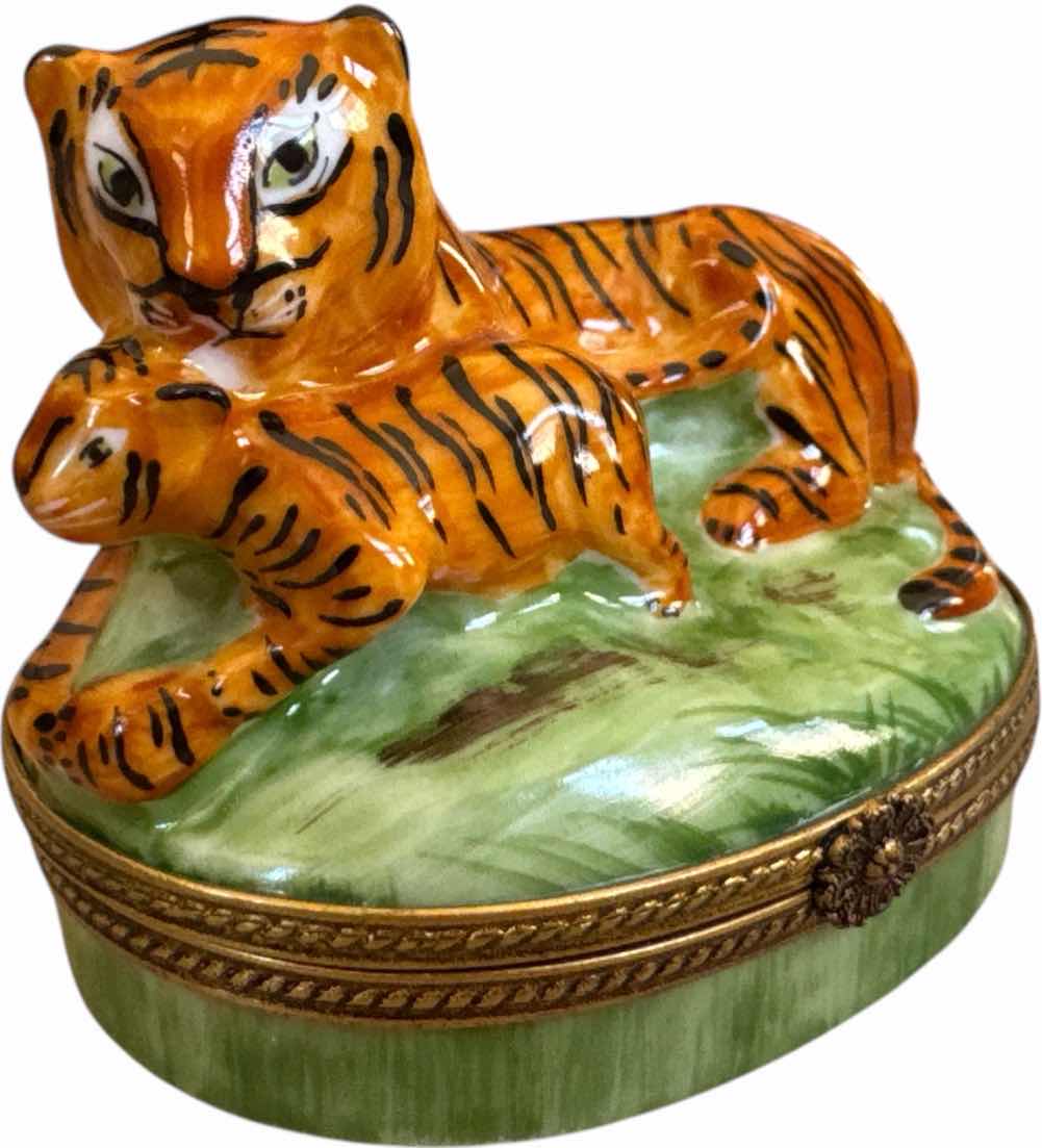 Photo 1 of 
VINTAGE LIMOGES BOX BENGAL TIGER AND CUB PORCELAIN TRINKET BOX HANDCRAFTED AND PAINTED, FRANCE


 H2”