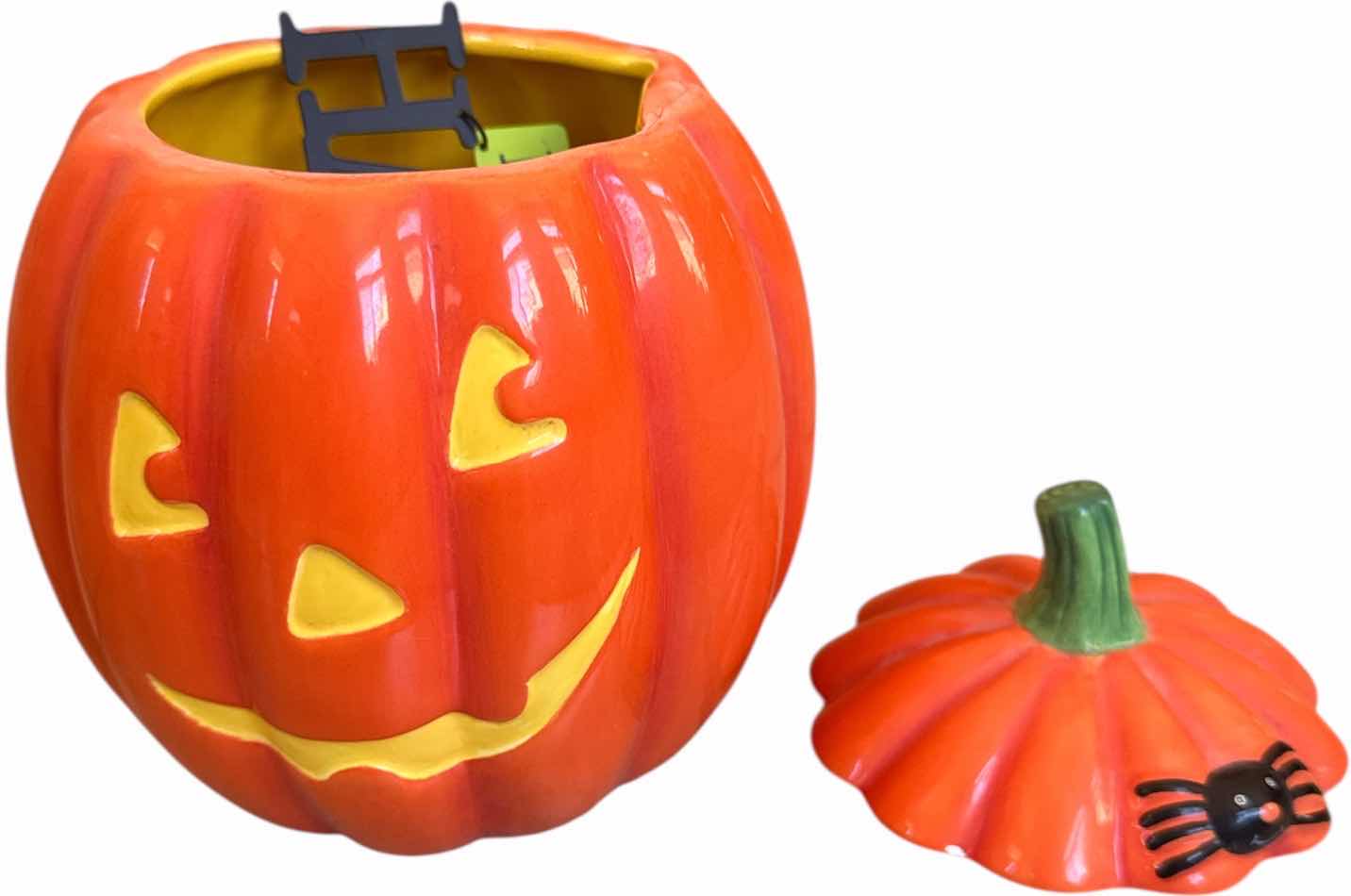 Photo 1 of 6- ASSORTED HOLIDAY DECOR, HALLOWEEN 

H14” AND SMALLER