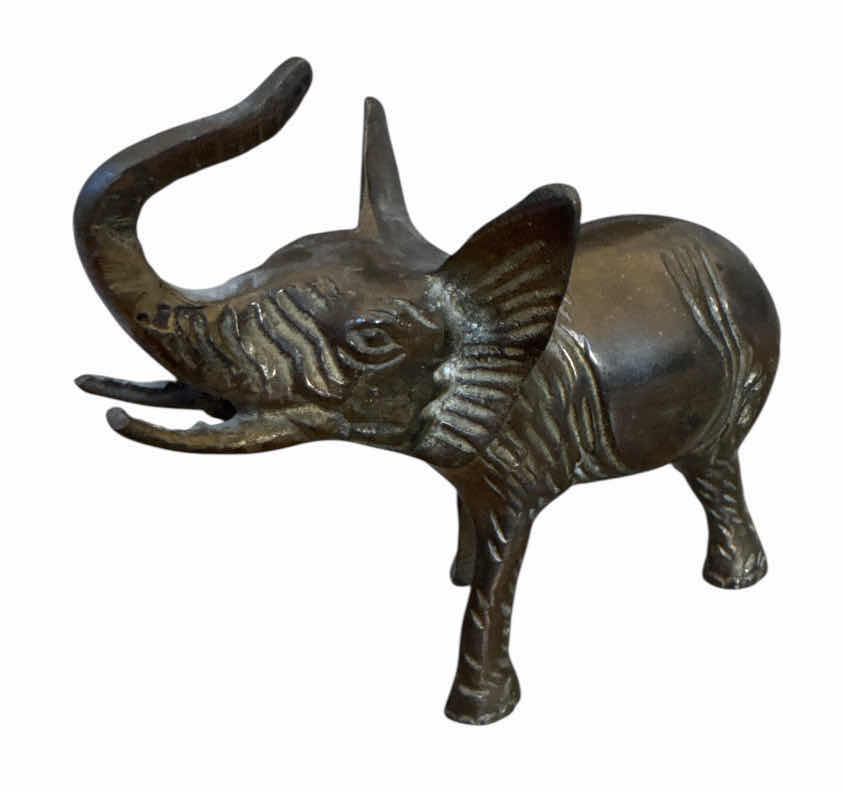 Photo 1 of 5- VINTAGE ELEPHANT FIGURINE COLLECTION, SOLID BRASS, CRYSTAL, GLASS

H5” AND SMALLER