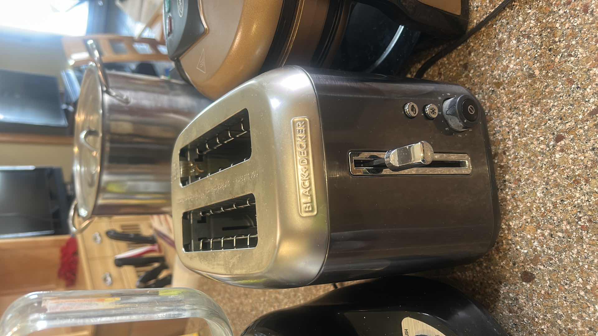 Photo 1 of 3 KITCHEN APPLIANCES/ BLENDER, BLACK & DECKER TOASTER & GINNYS WAFFLE IRON