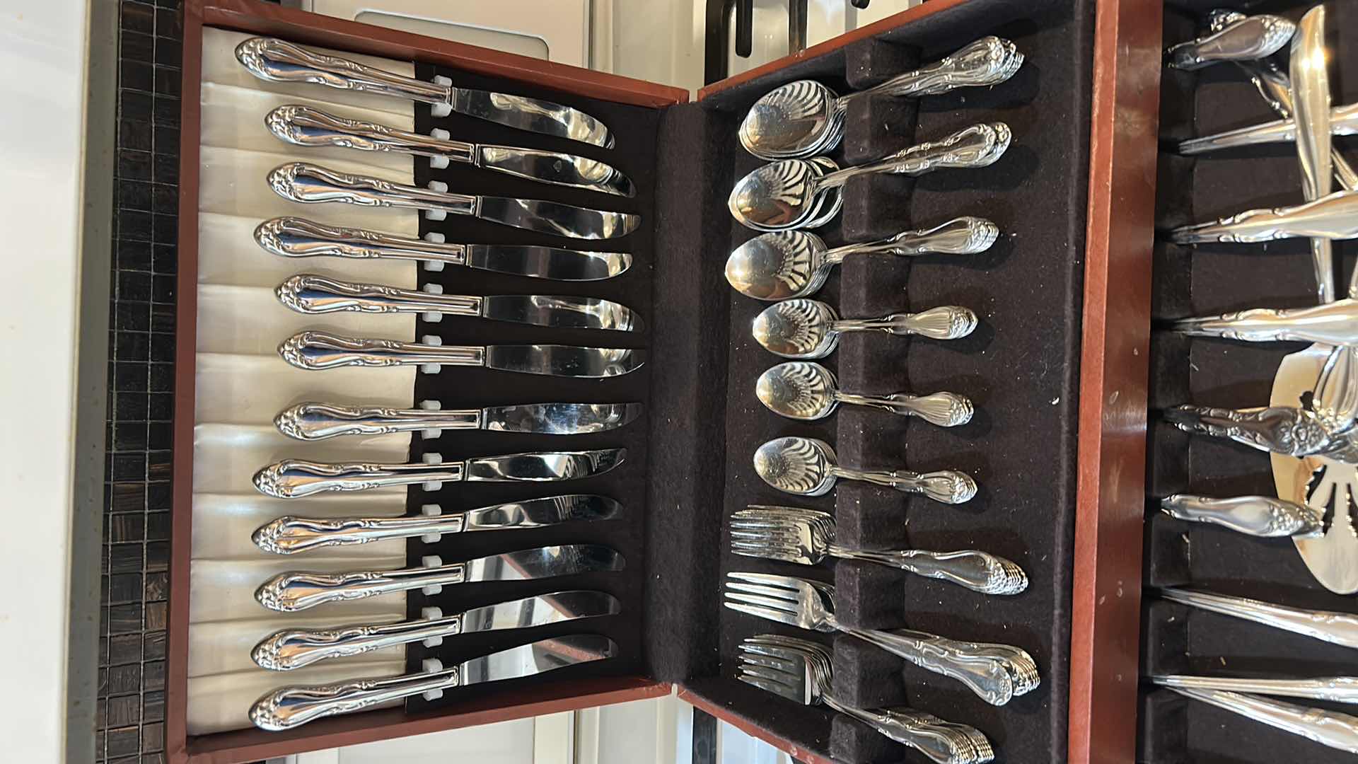 Photo 1 of 115 PC SIMEON L & GEORGE H ROGERS STAINLESS BY ONEIDA LTD SILVERSMITHS