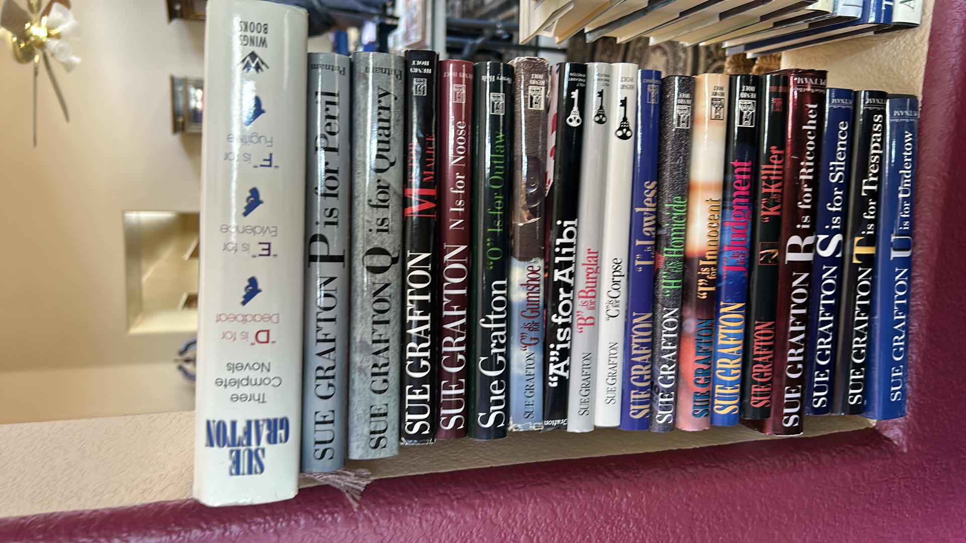 Photo 1 of 19 SUE GRAFTON HARDCOVER BOOKS