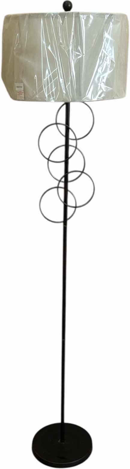 Photo 1 of 5’ METAL FLOOR LAMP