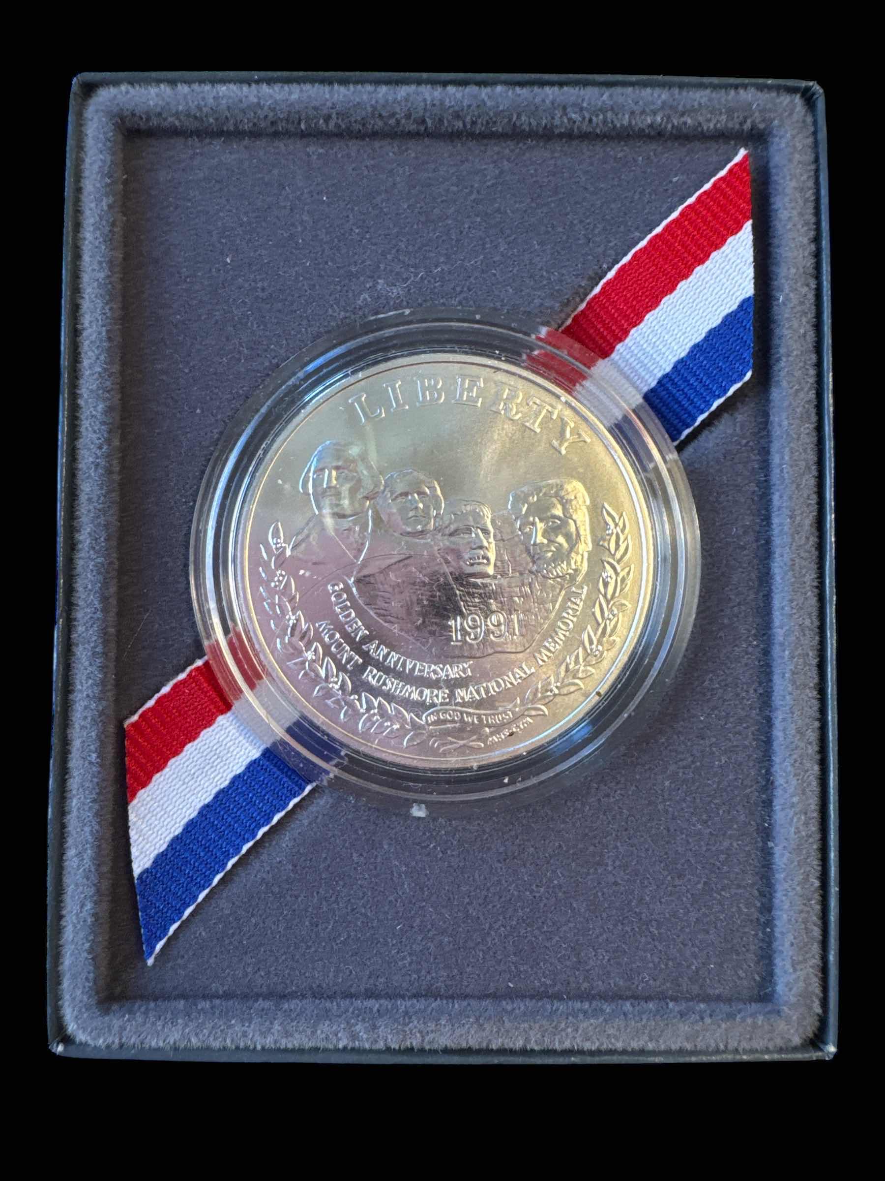 Photo 1 of 1991 UNITED STATES MOUNT RUSHMORE ANNIVERSARY COIN