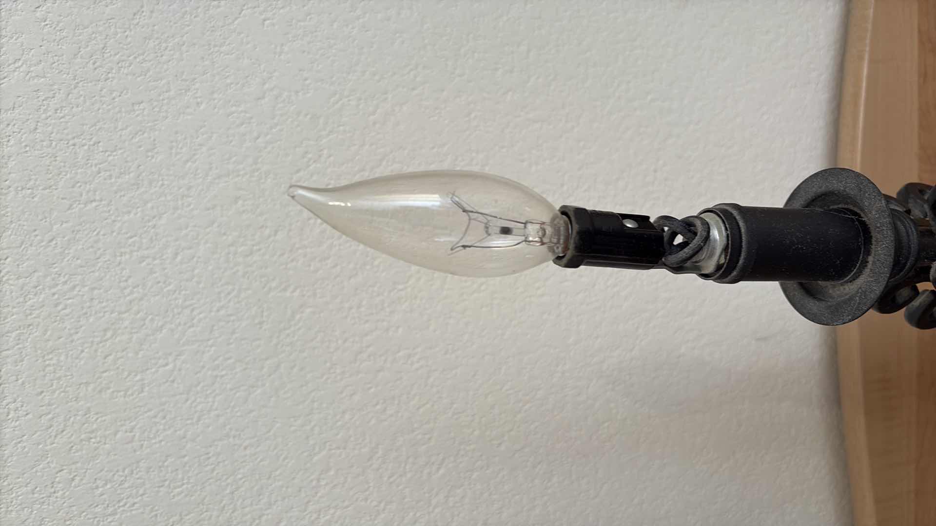 Photo 1 of BEDSIDE TABLE LAMP USES CANDELABRA BULB 17”