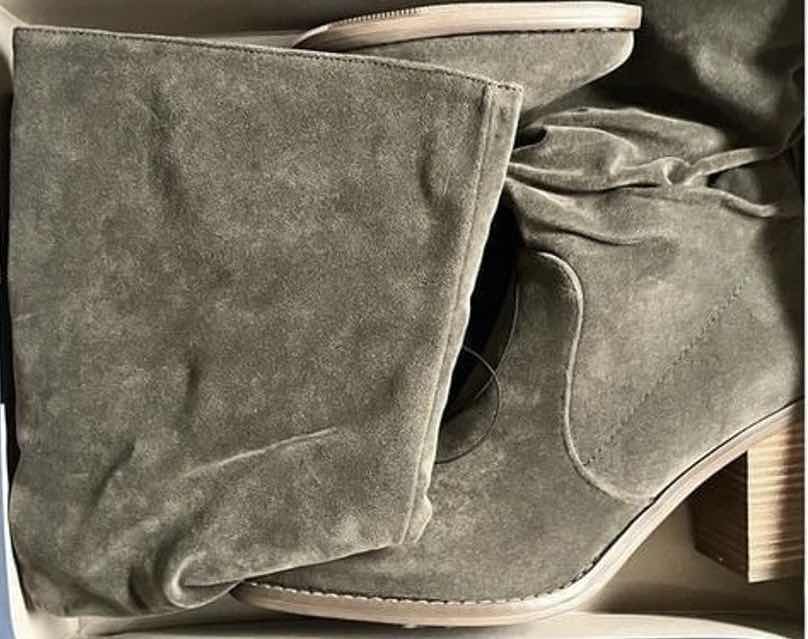 Photo 1 of NEW UNIVERSAL THREAD GOODS CO HARLAN MEMORY FOAM OLIVE GREEN ZIP UP BOOTS WOMENS SIZE 7.5