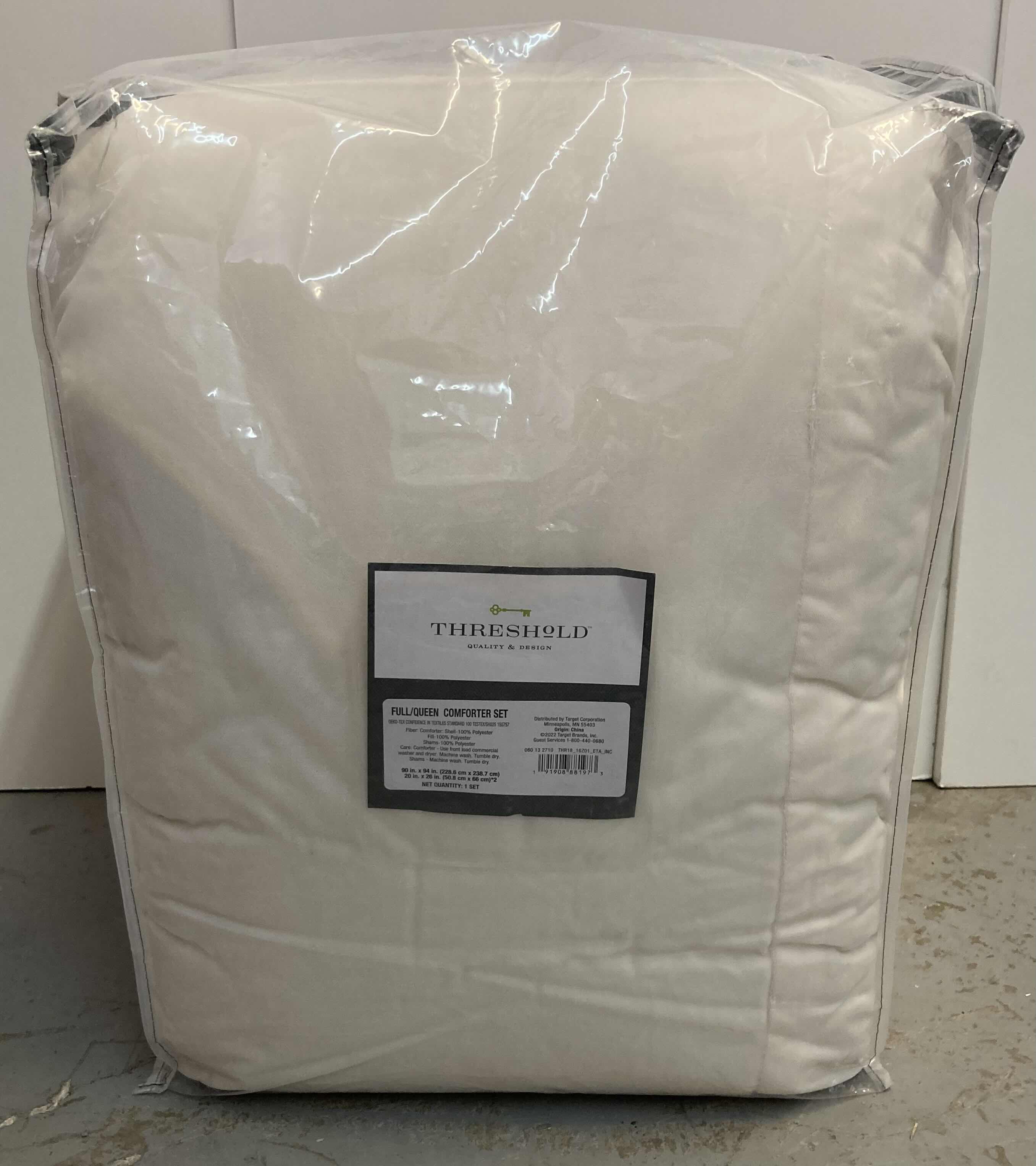 Photo 1 of THRESHOLD FULL/QUEEN WHITE COMFORTER SET