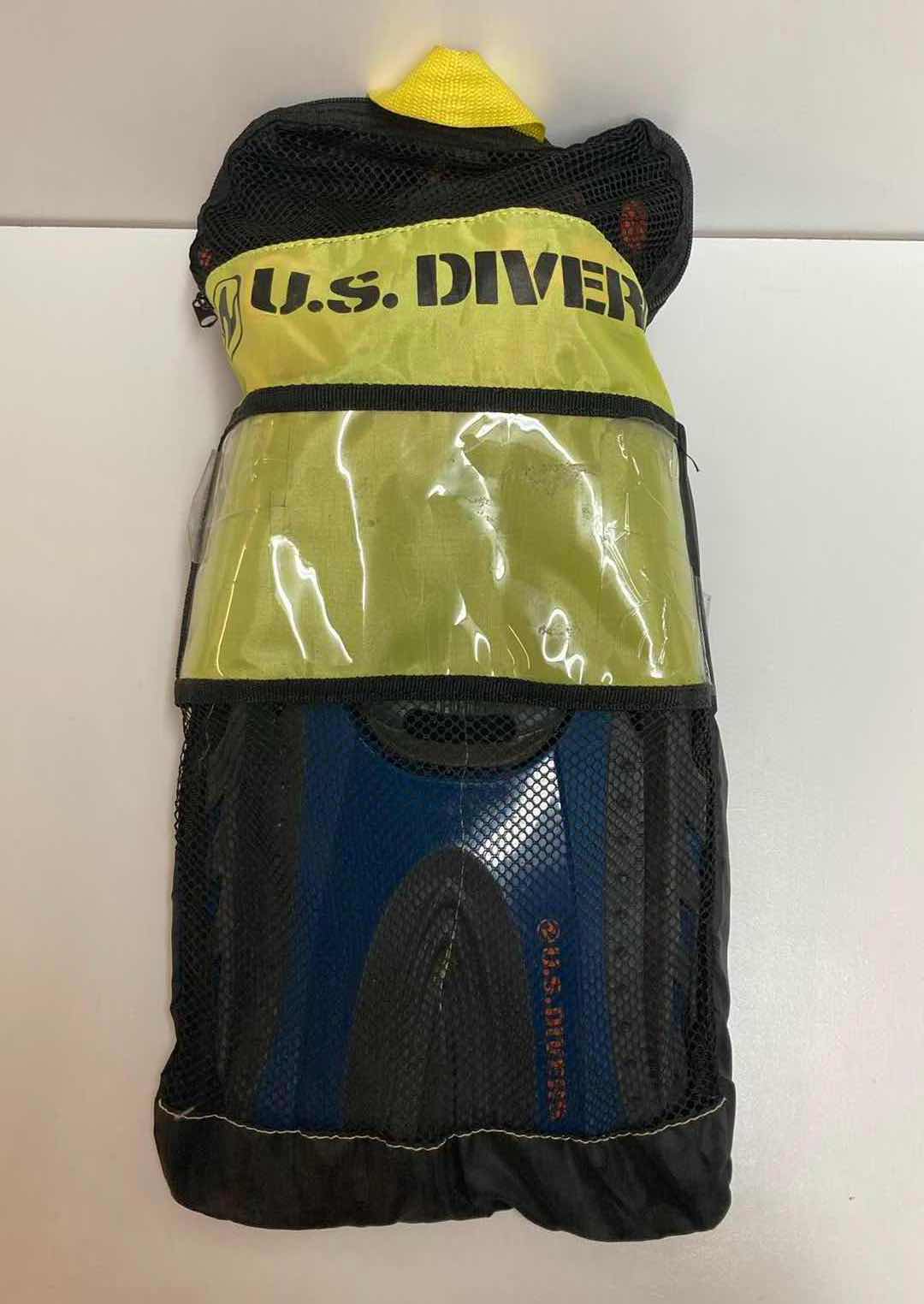 Photo 1 of U.S. DIVERS FINS ADULT SIZE S/M 4.5-5