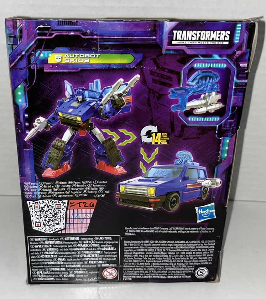 View 3 of BRAND NEW HASBRO TAKARA TOMY TRANSFORMERS LEGACY, “AUTOBOT SKIDS” (1)