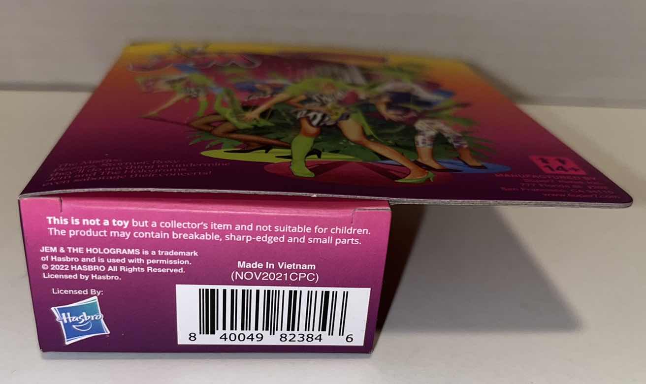 Photo 1 of NEW HASBRO SUPER 7 REACTION 4” FIGURE, JEM “PIZZAZZ OF THE MISFITS” W GUITAR (1)