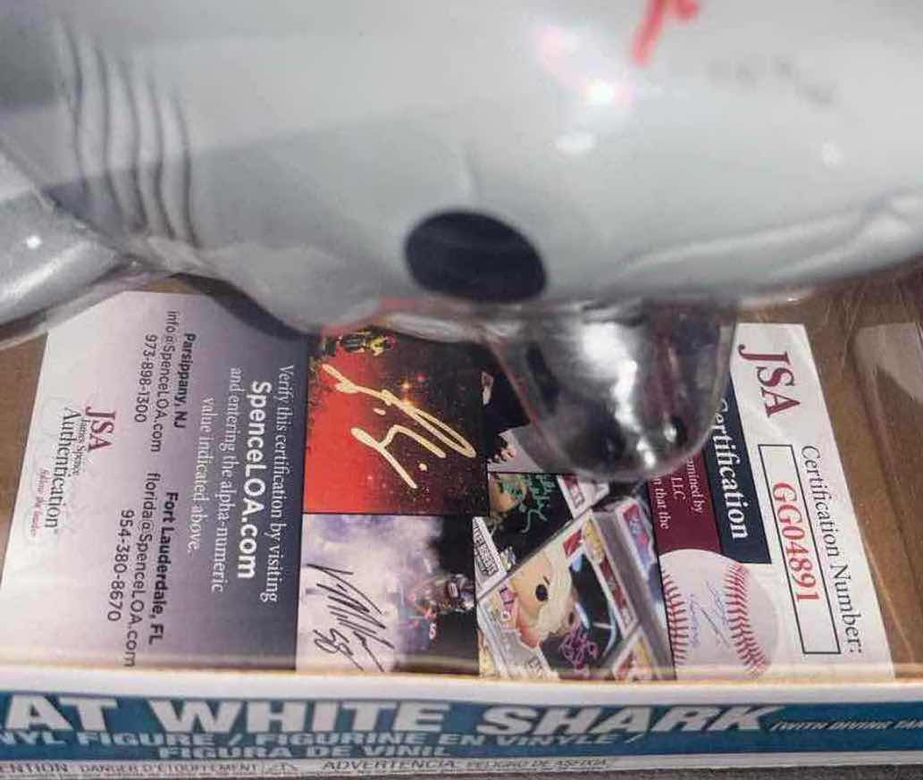 Photo 1 of NEW FUNKO POP! MOVIES VINYL FIGURE, RICHARD DREYFUSS SIGNED #759 JAWS GREAT WHITE SHARK (WITH DIVING TANK), JSA COA INCLUDED 