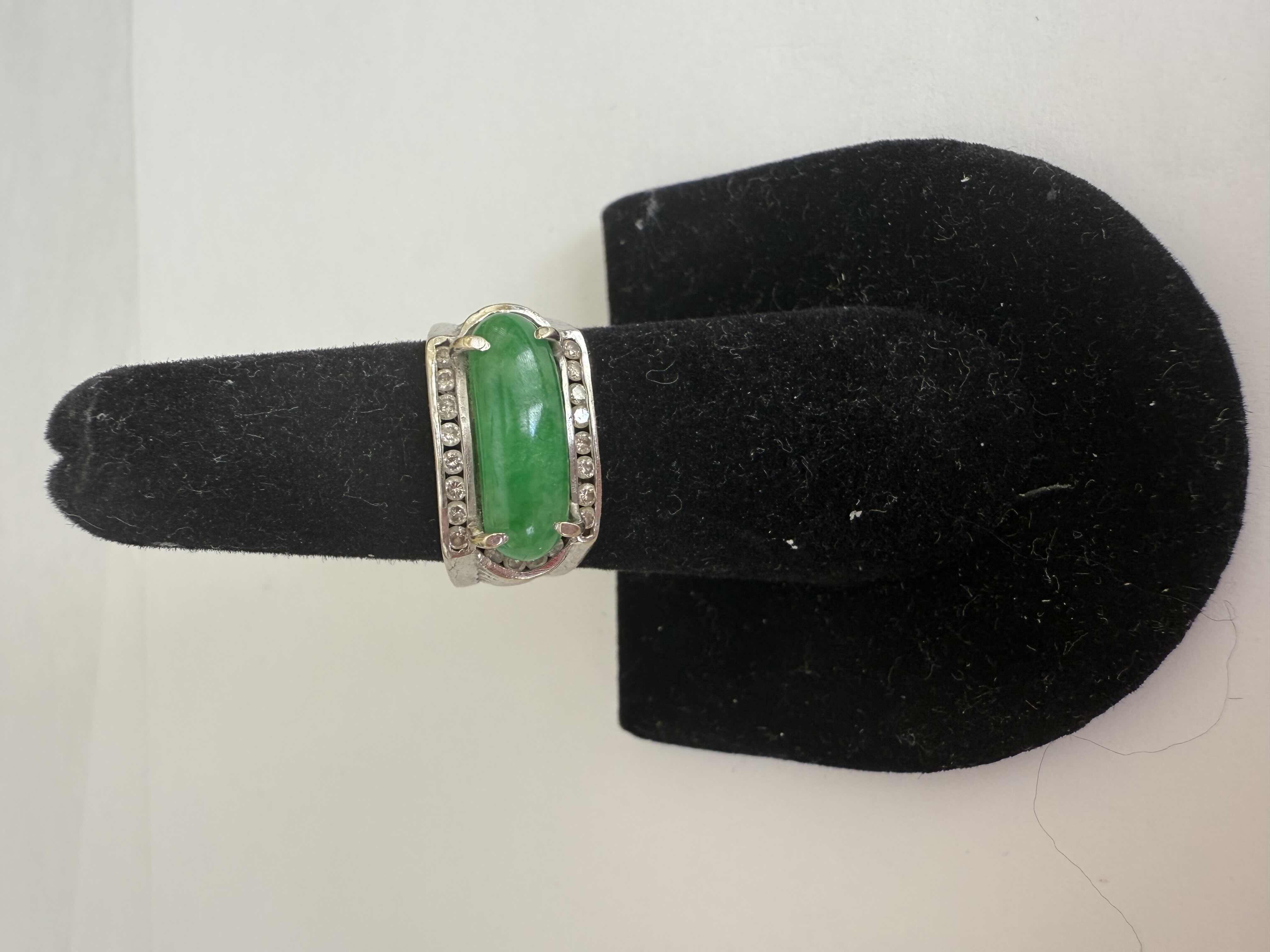 Photo 1 of 18K WHITE GOLD W 9.00 JADE & 0.25 DIAMOND RING W INSURANCE APPRAISAL (APPROX SIZE 6/7) TTL GRAMS 7.55 ITEM #2012 