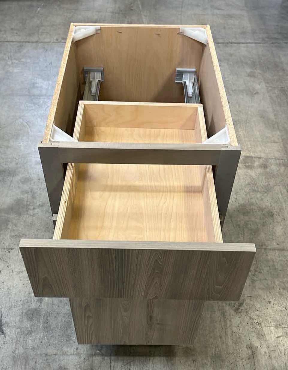 Photo 1 of LEEDO LONDON GREY CASHMERE 1 DOOR 1 DRAWER BASE CABINET 15” X 21” H34.5”