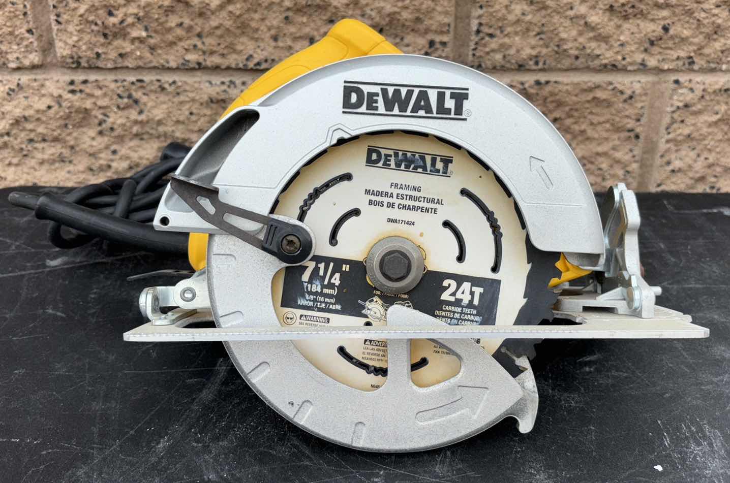 Photo 1 of DEWALT 7.25” LIGHTWEIGHT CORDED CIRCULAR SAW (DEW575)