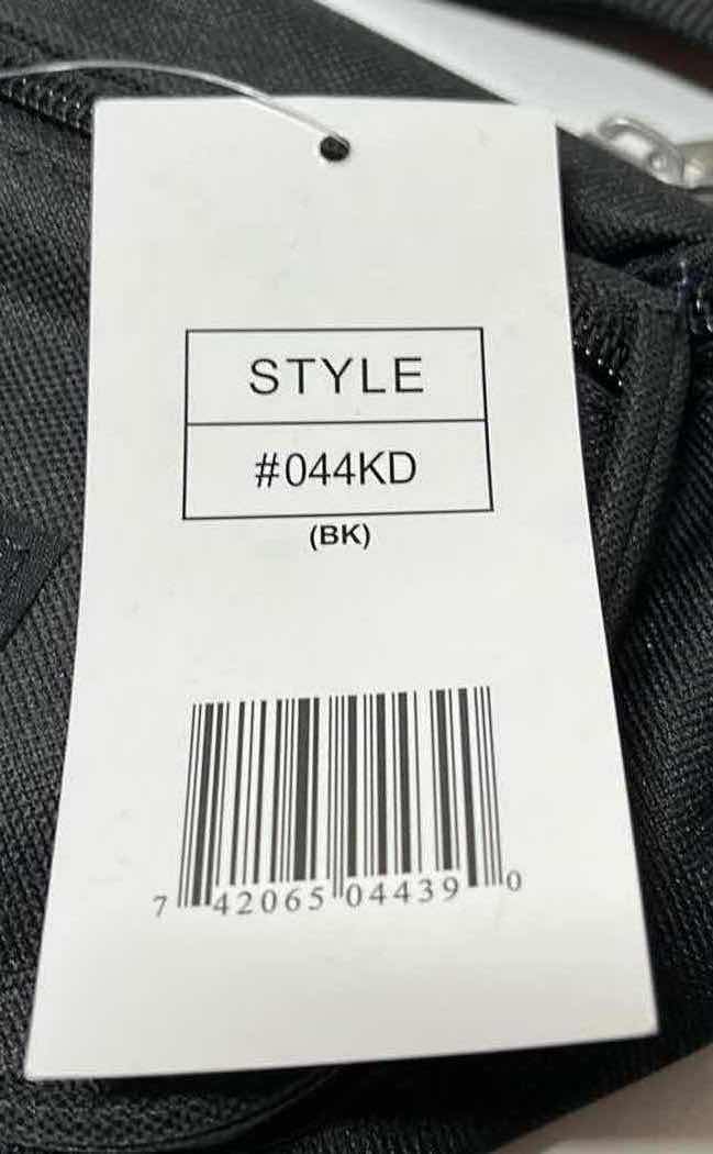 Photo 1 of EVEREST BLACK NYLON ADULT FANNY WAIST PACK