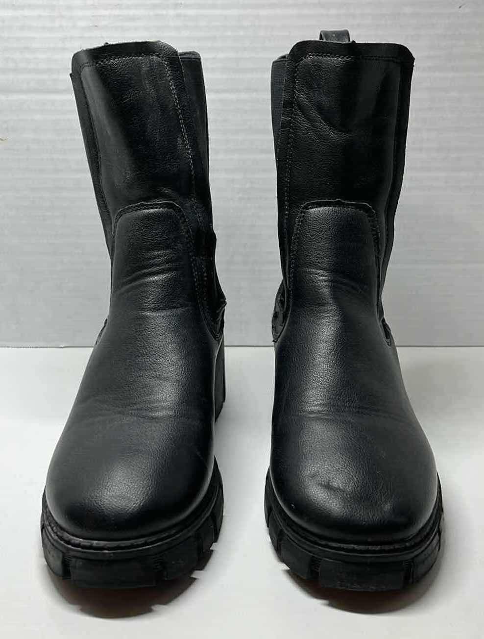 Photo 2 of TINSTREE BLACK LEATHER SLIP ON BOOTS WOMENS SIZE 8