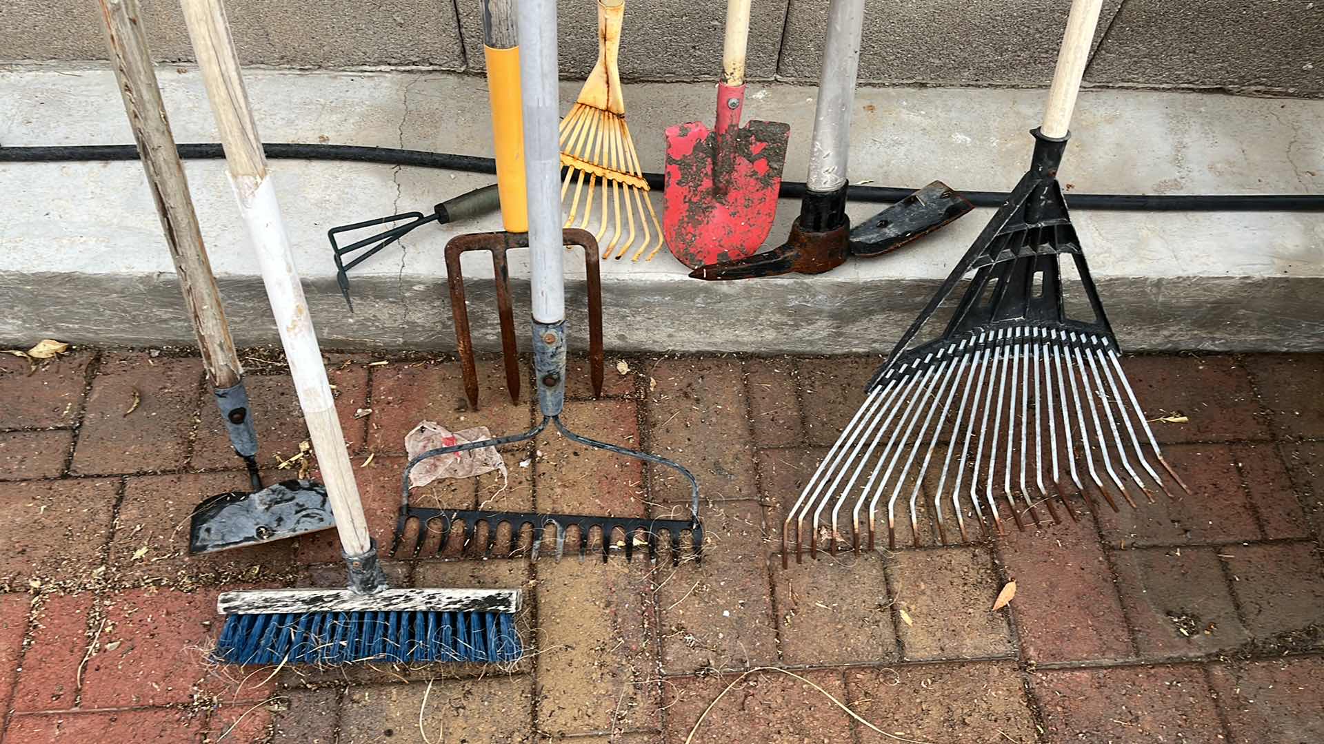 Photo 1 of YARD & GARDENING TOOLS (9)