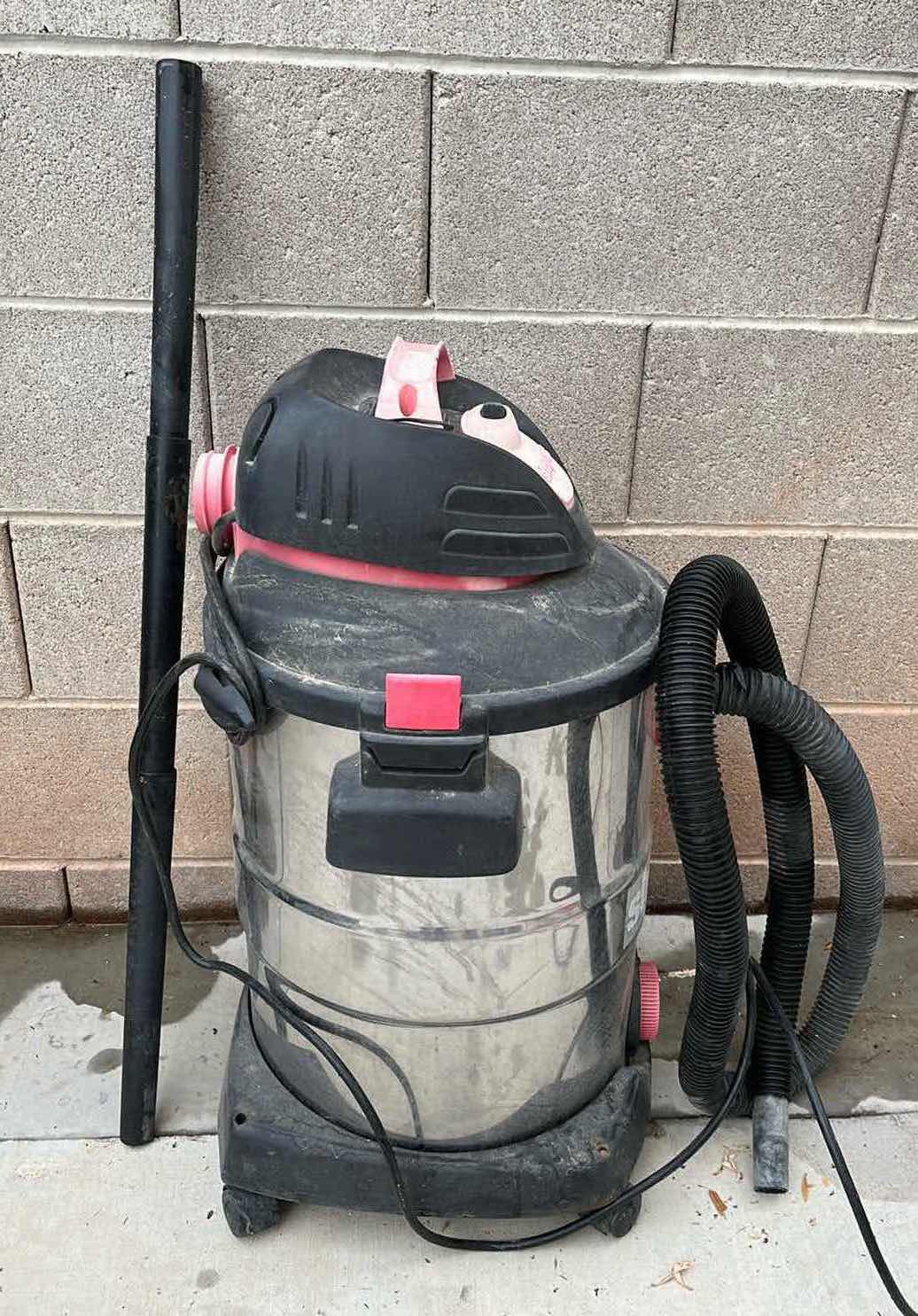 Photo 1 of SHOPVAC STAINLESS STEEL WET/DRY VACUUM 12GAL MODEL SL14-600C