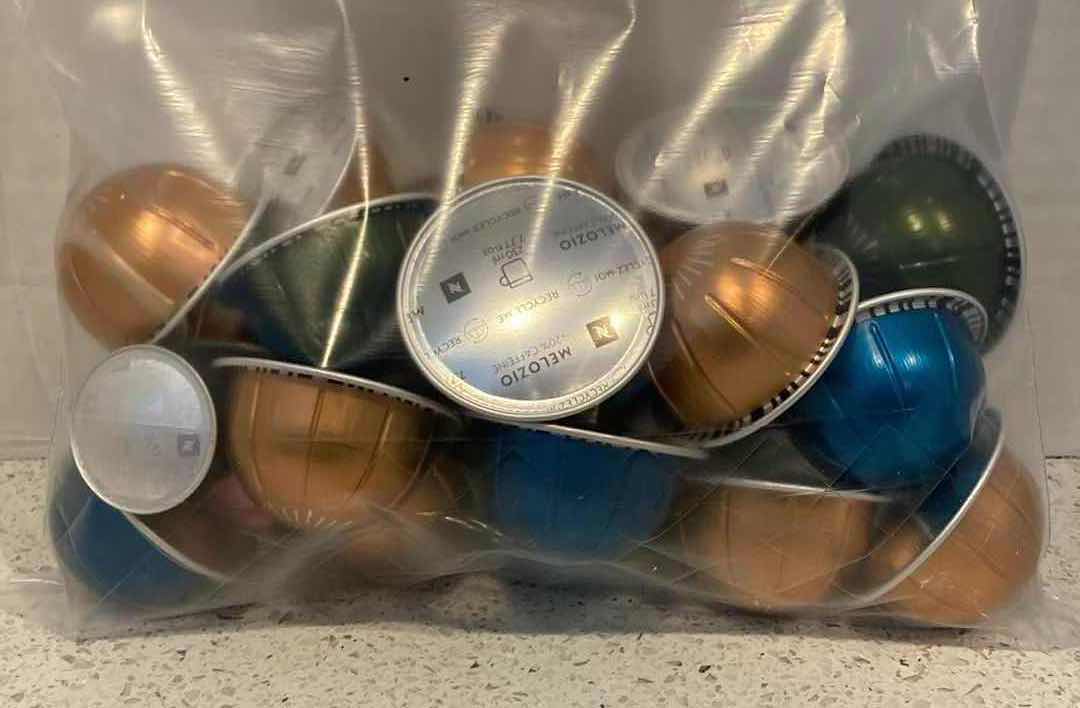 Photo 1 of DELONGHI NESPRESSO VERTUO PLUS POD CAPSULE COFFEE & ESPRESSO MACHINE W PODS