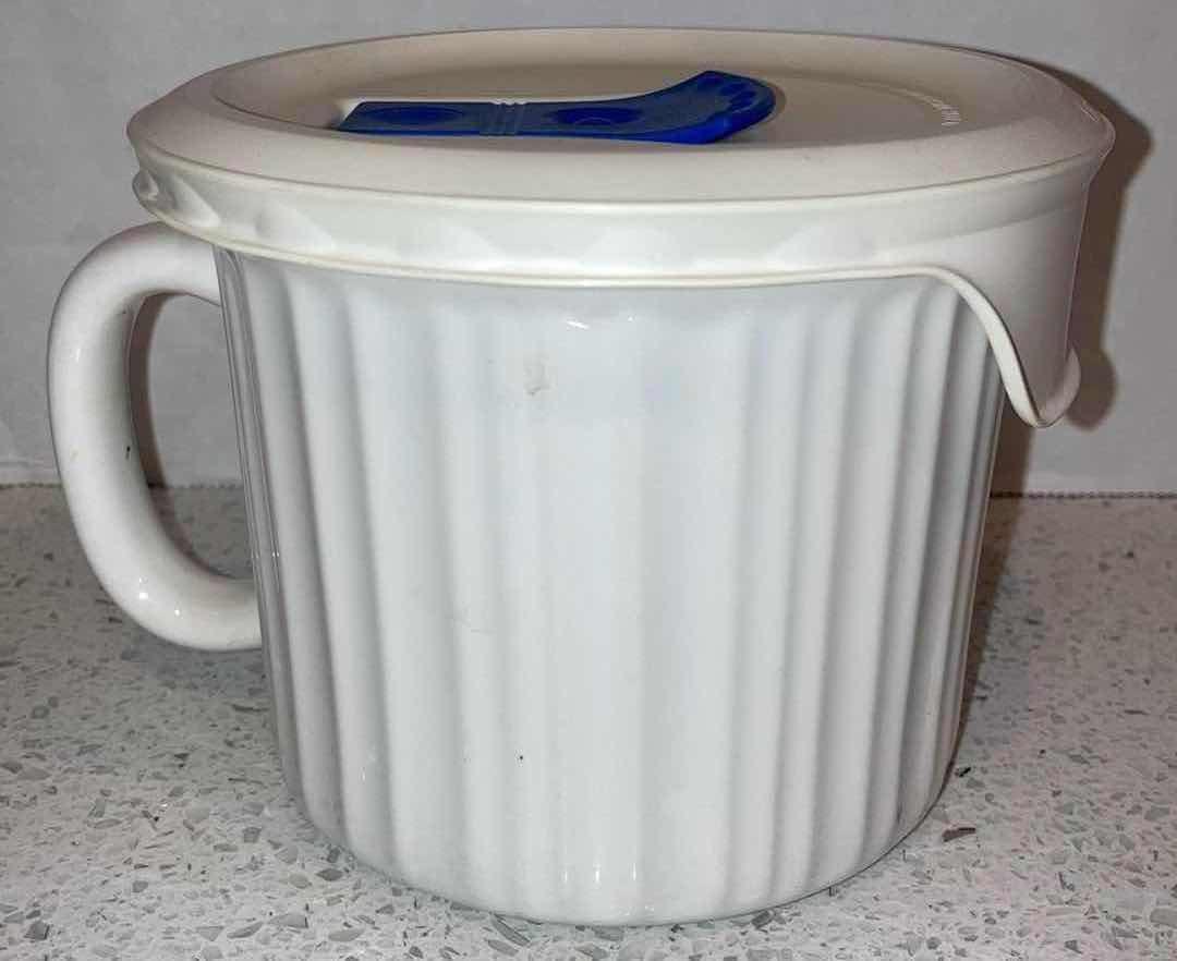 Photo 1 of CORNINGWARE FRENCH WHITE STONEWARE POP-IN 20OZ CUPS W VENTED PLASTIC COVERS (SET OF 6)