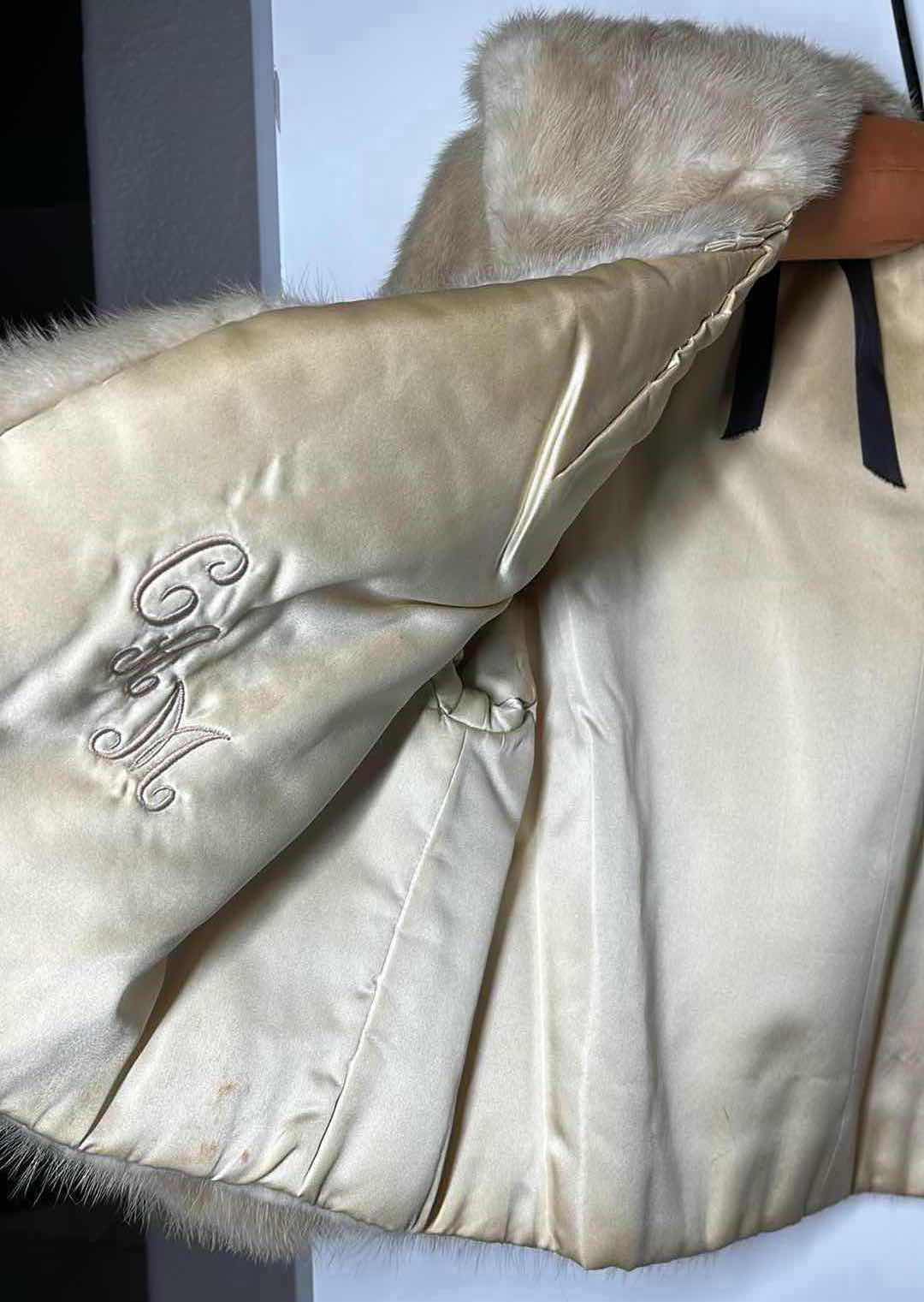 Photo 1 of FUR COAT WOMENS SIZE XS