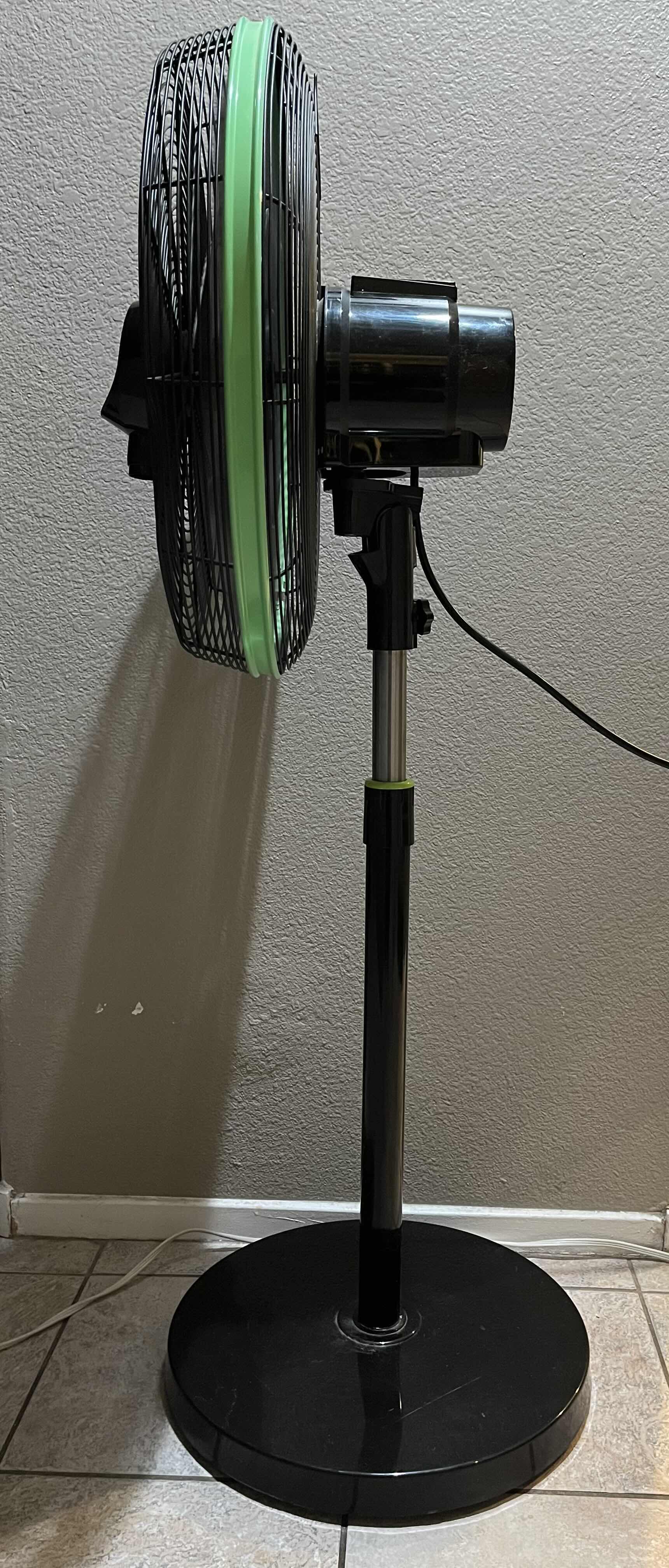 Photo 1 of EC-MOTOR 18” MISTING FAN MODEL FM45-DC17ARL