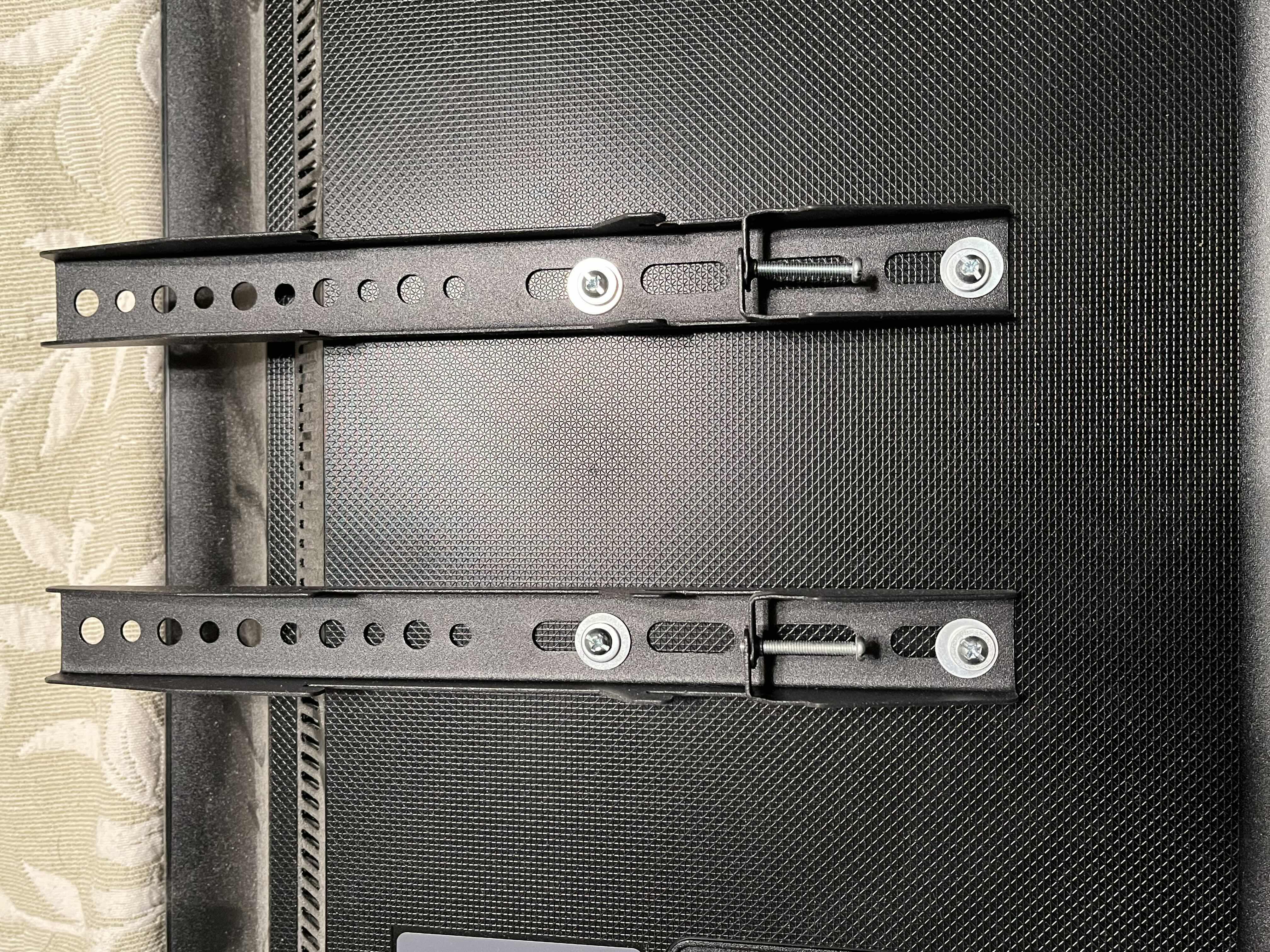 Photo 1 of SAMSUNG 32” LED TV MODEL UN32J4000EF & AMAZON FIRE STICK MODEL E9L29Y W REMOTE (WALL MOUNT ONLY)