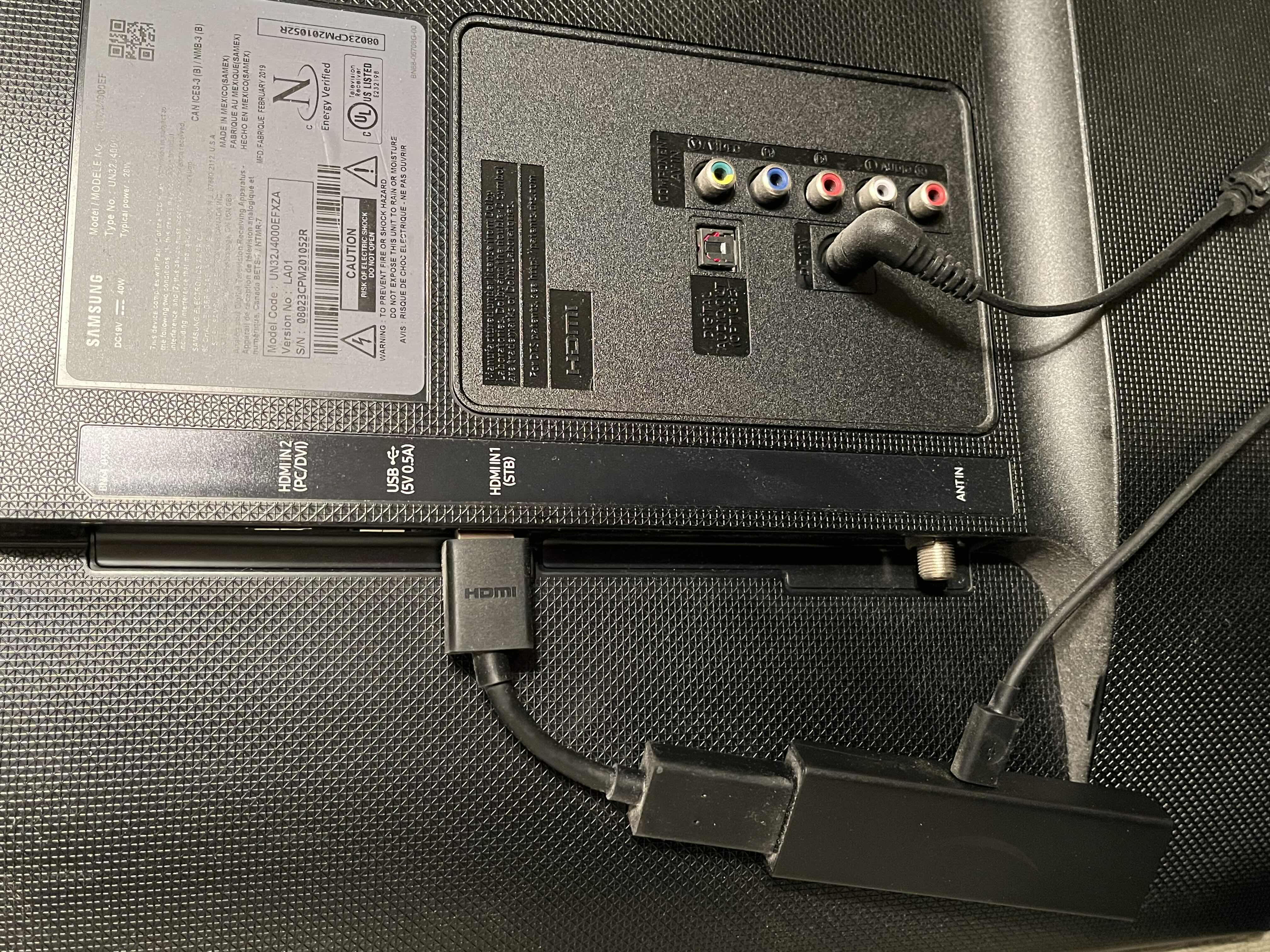 Photo 1 of SAMSUNG 32” LED TV MODEL UN32J4000EF & AMAZON FIRE STICK MODEL E9L29Y W REMOTE (WALL MOUNT ONLY)