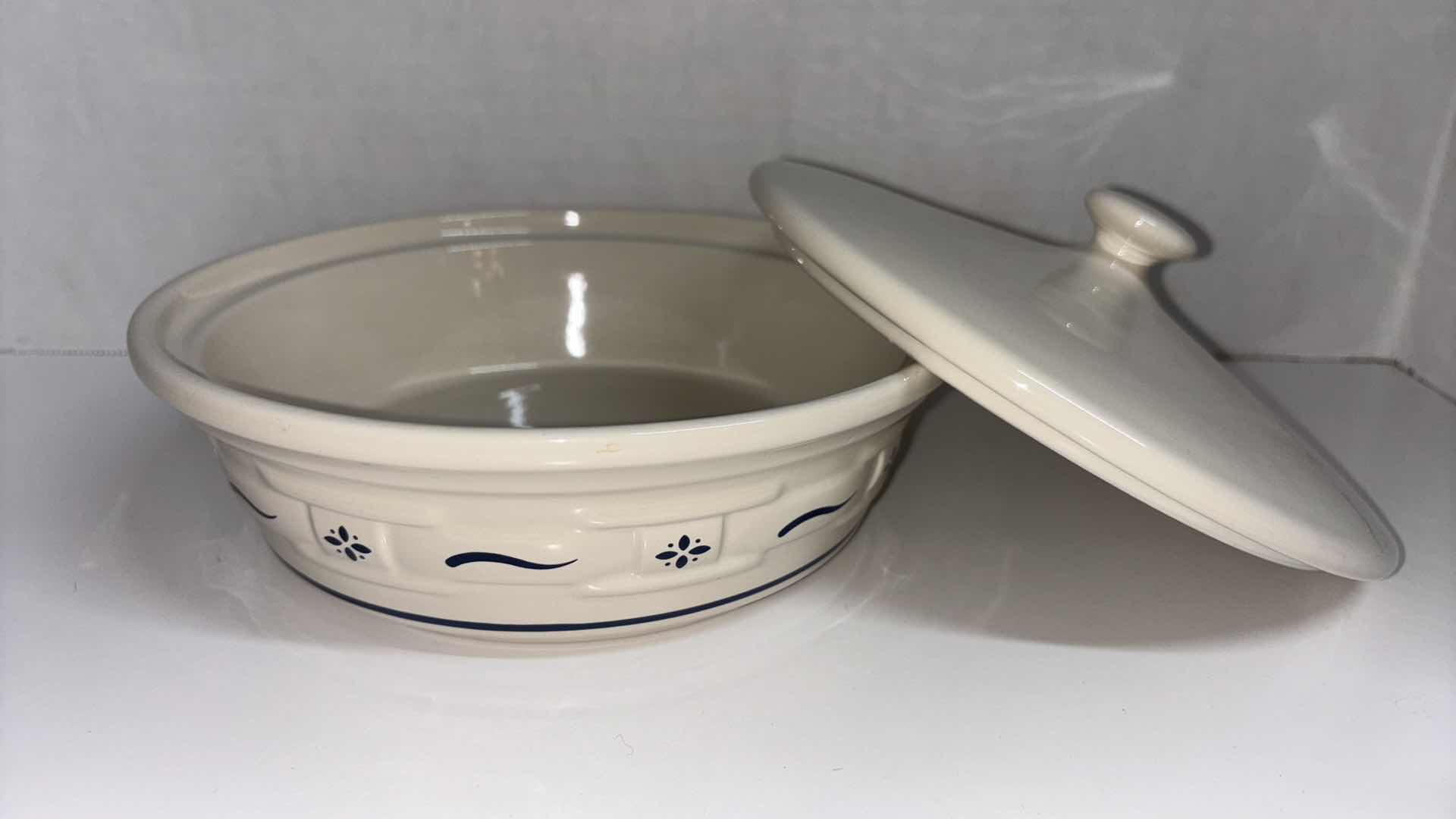 Photo 1 of LONGABERGER POTTERY WOVEN TRADITIONS CLASSIC BLUE 1 QUART ROUND COVERED CASSEROLE DISH 8.25” X 4”