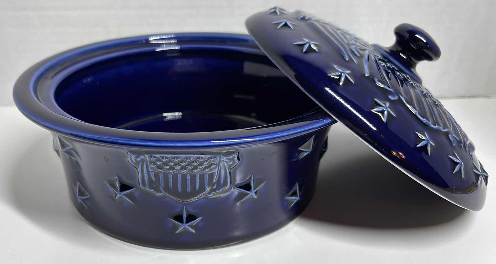 Photo 1 of LONGABERGER POTTERY PROUDLY AMERICAN COLLECTION 1.5 QT ROUND COVERED CASSEROLE DISH