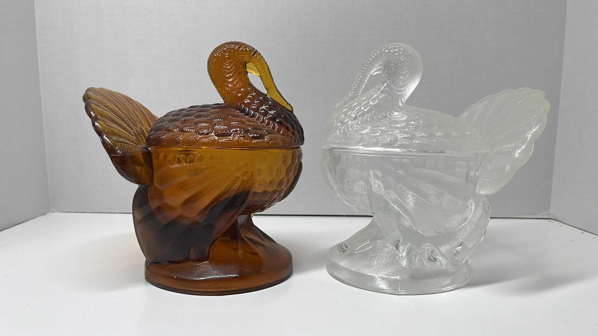 Photo 5 of L.E. SMITH AMBER GLASS & CLEAR GLASS TURKEY CANDY JARS 6.5” X 7” W WILLIAMS SONOMA GLASS BUNNY CANDY JAR 5.5” X 4.5”