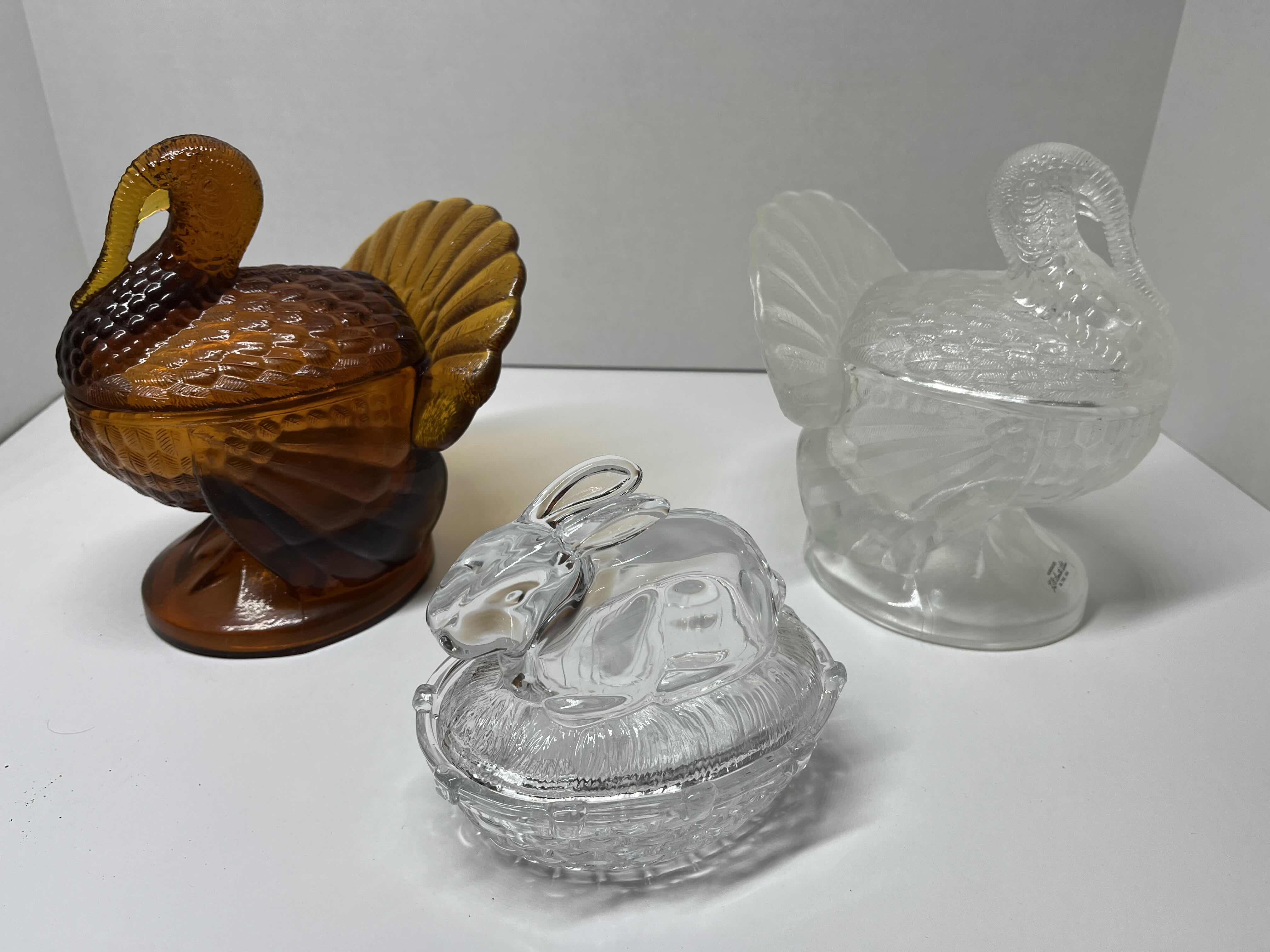 Photo 1 of L.E. SMITH AMBER GLASS & CLEAR GLASS TURKEY CANDY JARS 6.5” X 7” W WILLIAMS SONOMA GLASS BUNNY CANDY JAR 5.5” X 4.5”