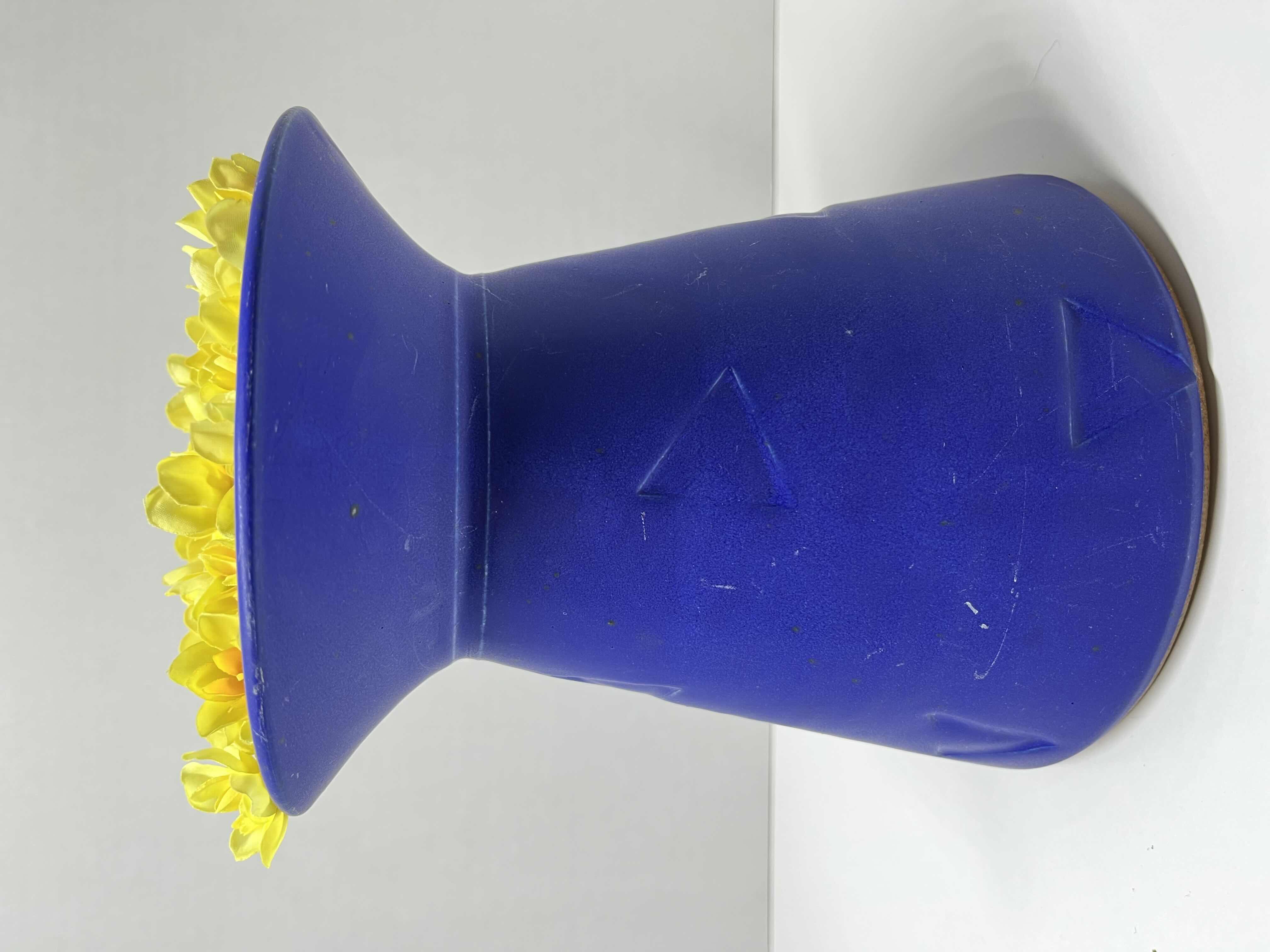 Photo 1 of BLUE CERAMIC VASE W YELLOW FAUX FLOWERS H7” & BLACK CERAMIC VASE H4”