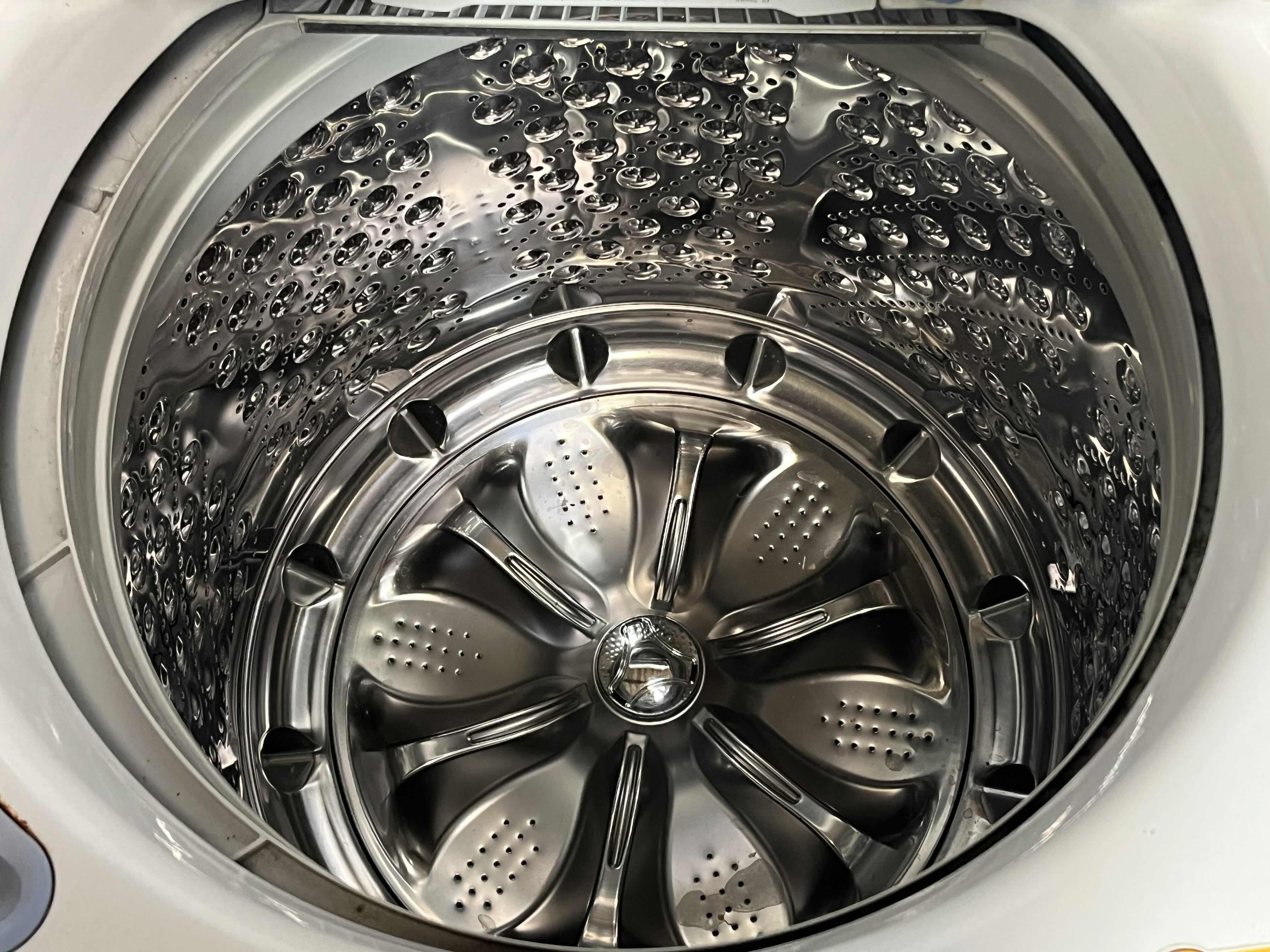 Photo 1 of LG WAVE FORCE TOP LOAD WASHING MACHINE WT4970CW