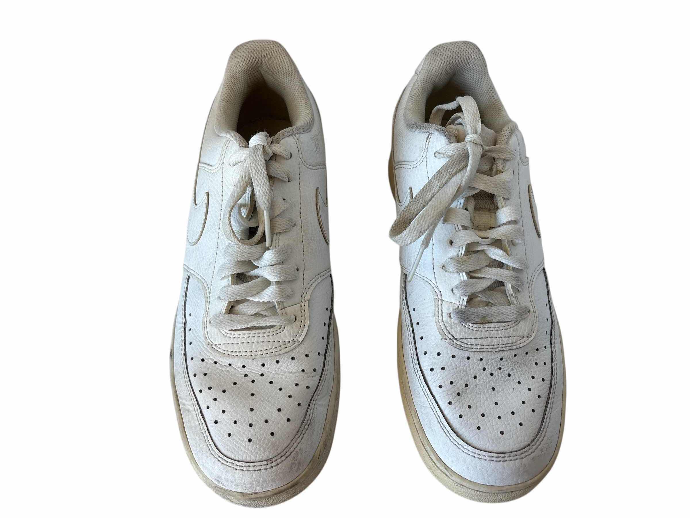 Photo 1 of NIKE COURT VISION LOW TOP SNEAKERS SIZE 8.5 MEN