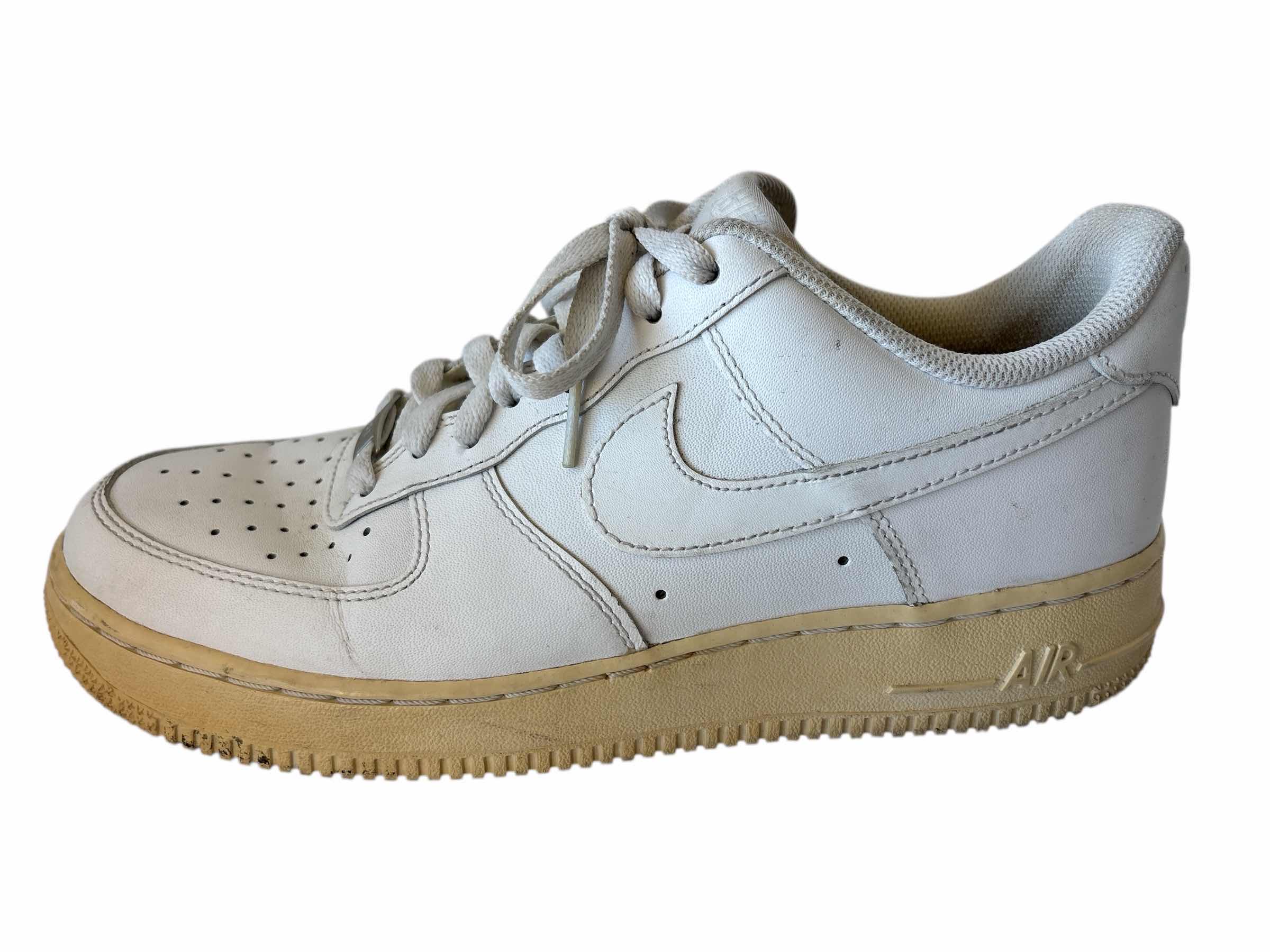 Photo 1 of NIKE AIR FORCE 1 LOW TOP SNEAKERS SIZE 8.5 MENS