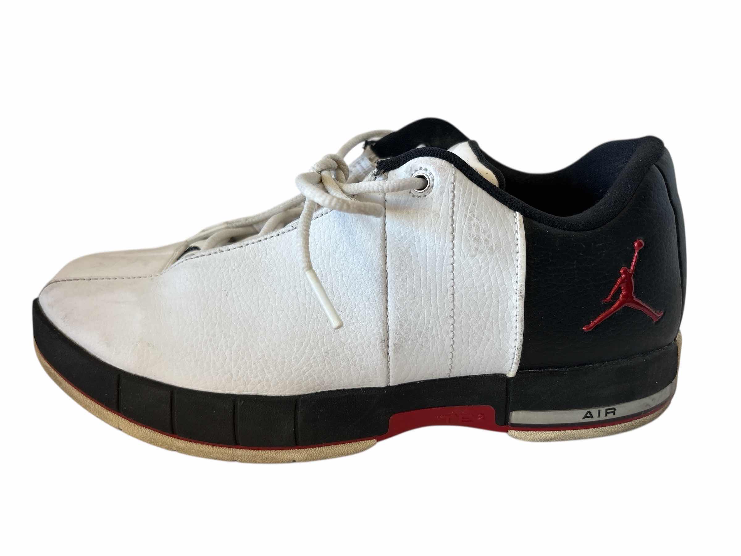 Photo 1 of JORDAN TEAM ELITE 2 SNEAKERS SIZE 8 MENS