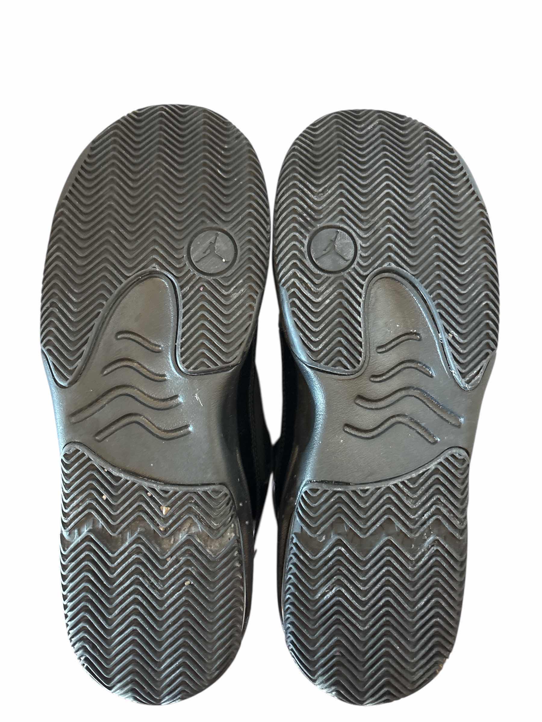 Photo 1 of JORDAN MAX AURA 2 (GS) SIZE 5.5 YOUTH