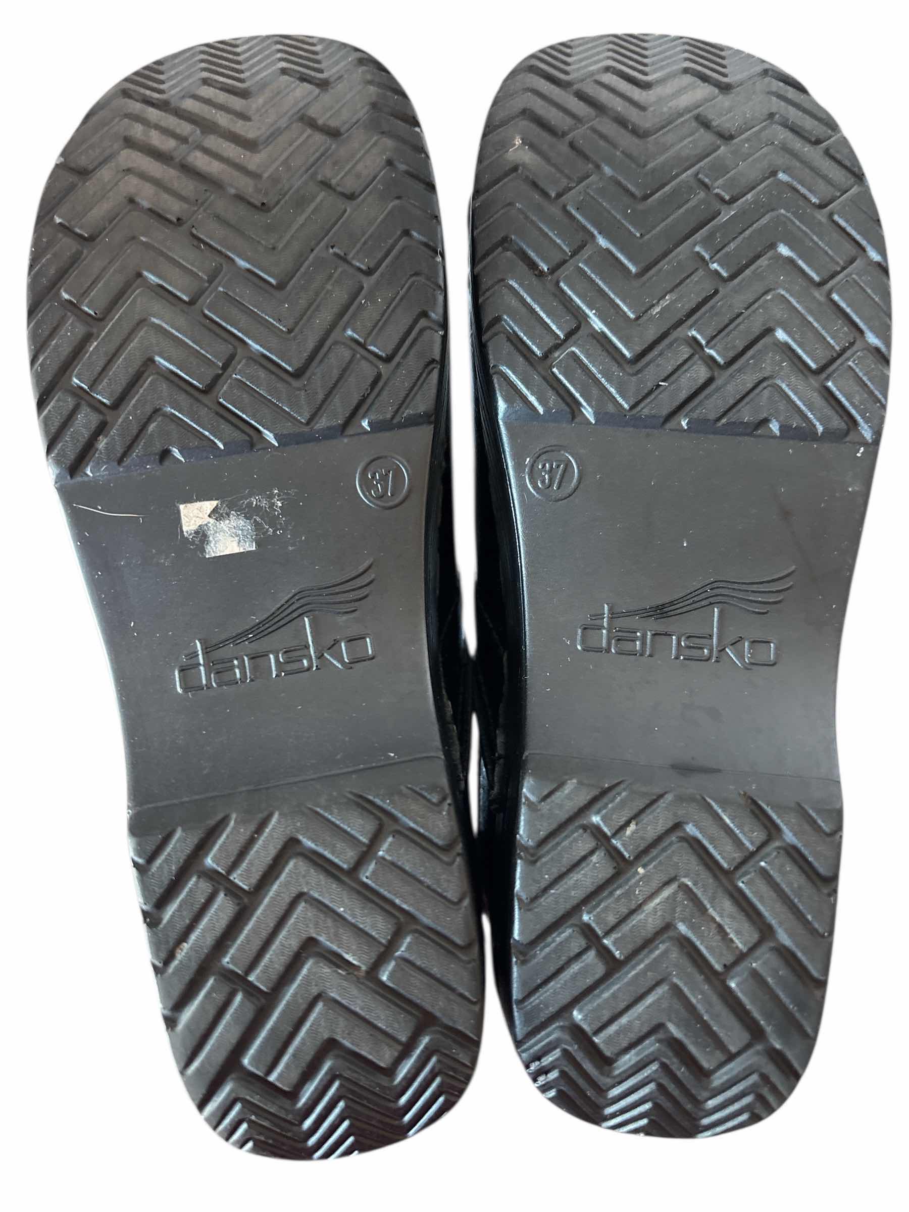 Photo 1 of DANSKO FLORAL CLOGS SIZE 37 WOMENS