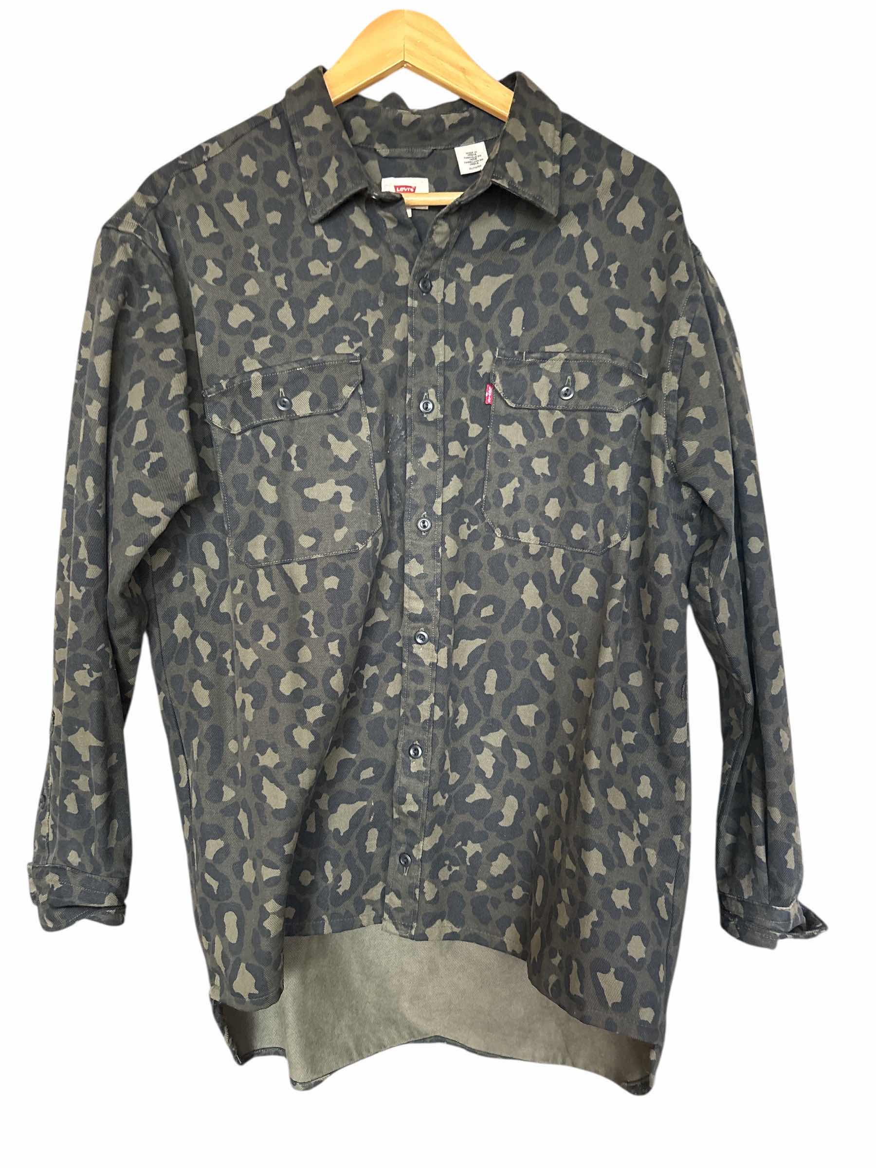 Photo 1 of LEVIS CAMO BUTTON DOWN WITH AMERICAN EAGLE PATCHES SIZE XL MENS