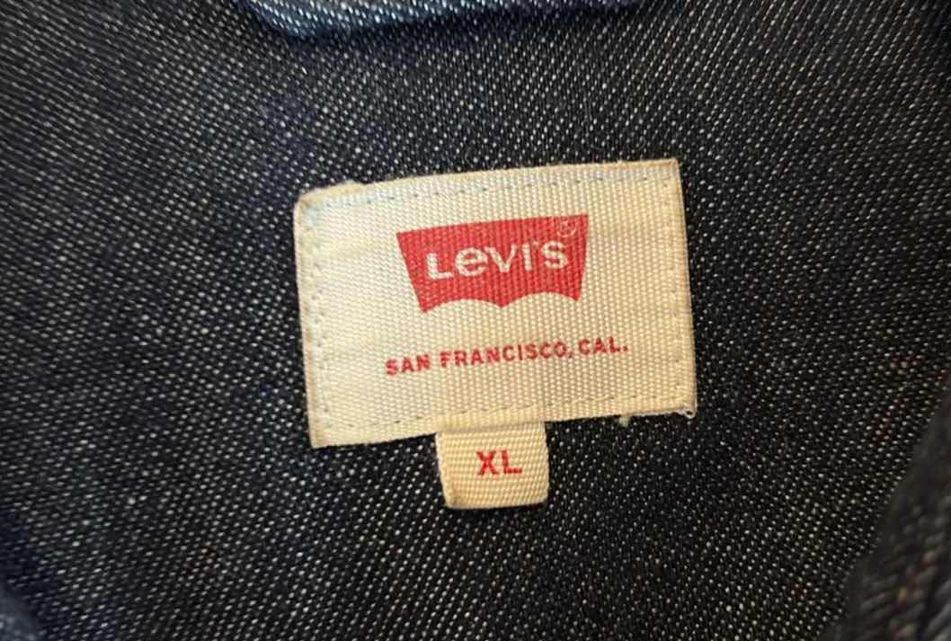 Photo 1 of LEVIS LONG SLEEVE BUTTON UP MENS SIZE XL