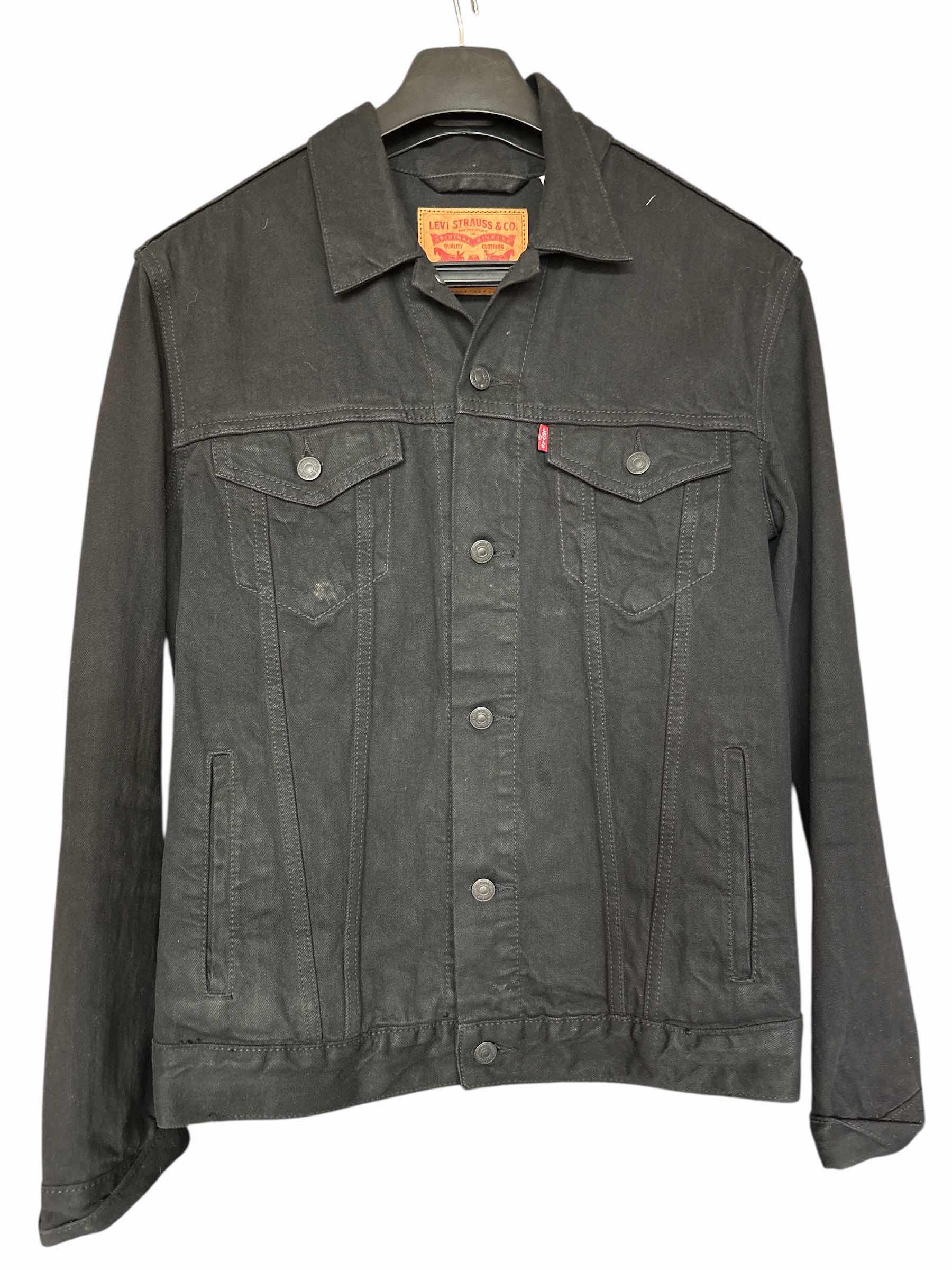 Photo 1 of LEVIS LONG-SLEEVE BLACK BUTTON UP SIZE L MENS