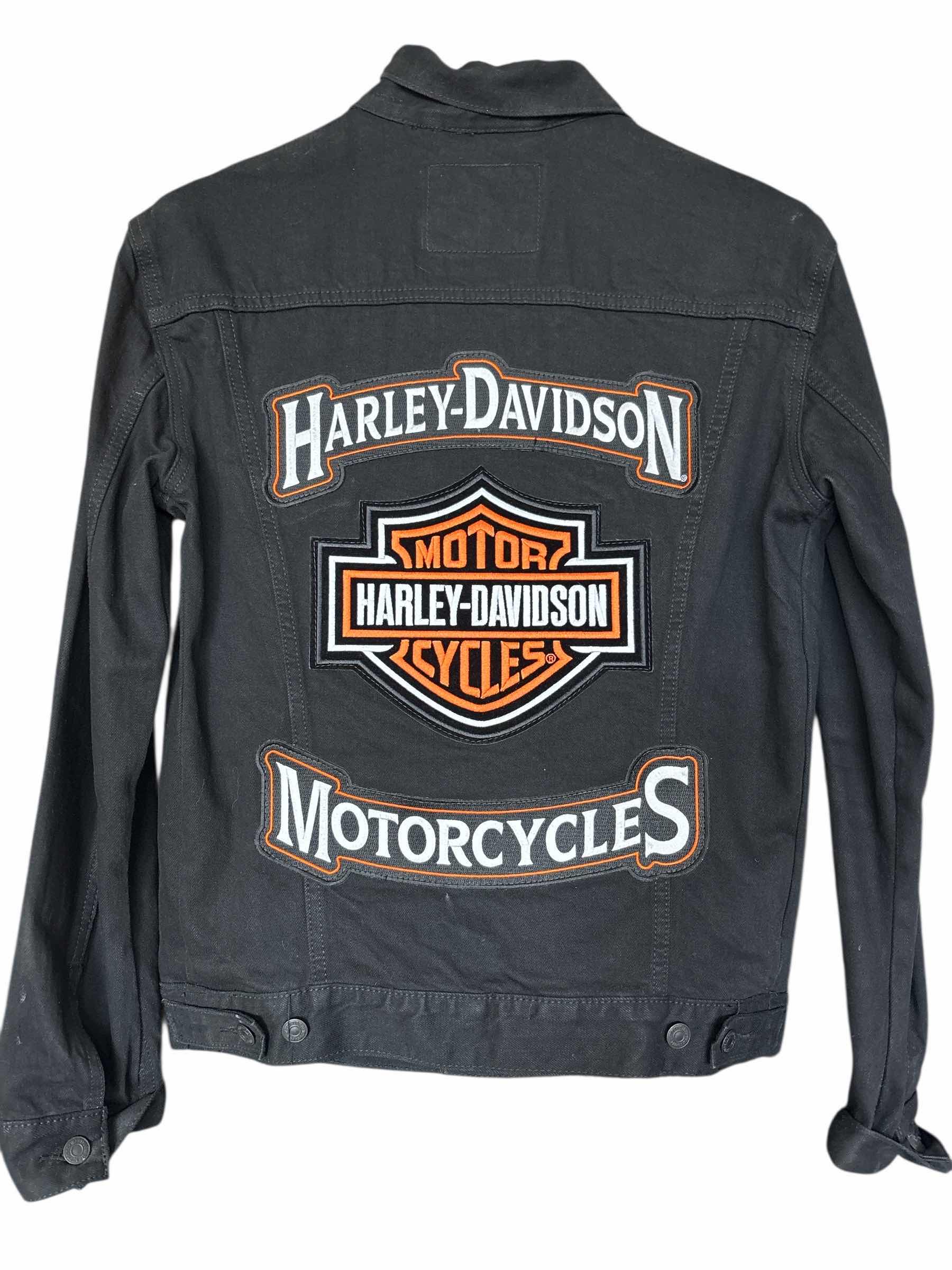 Photo 1 of LEVIS LONG-SLEEVE BLACK BUTTON UP SIZE L MENS