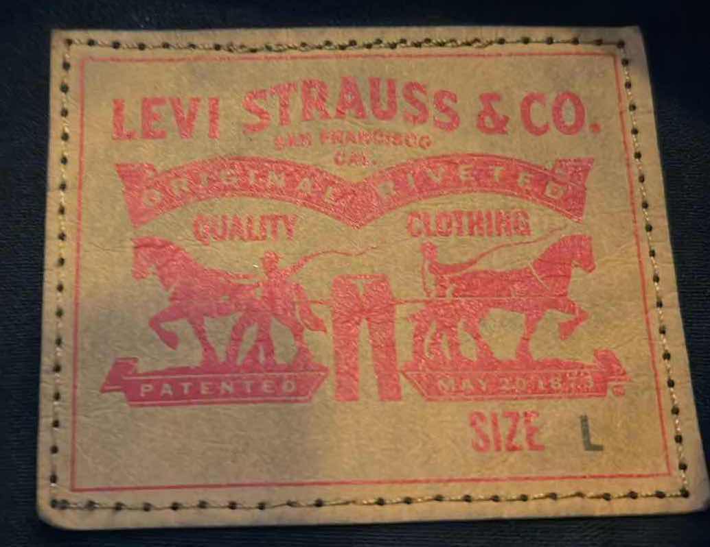 Photo 1 of LEVIS LONG-SLEEVE BLACK BUTTON UP SIZE L MENS