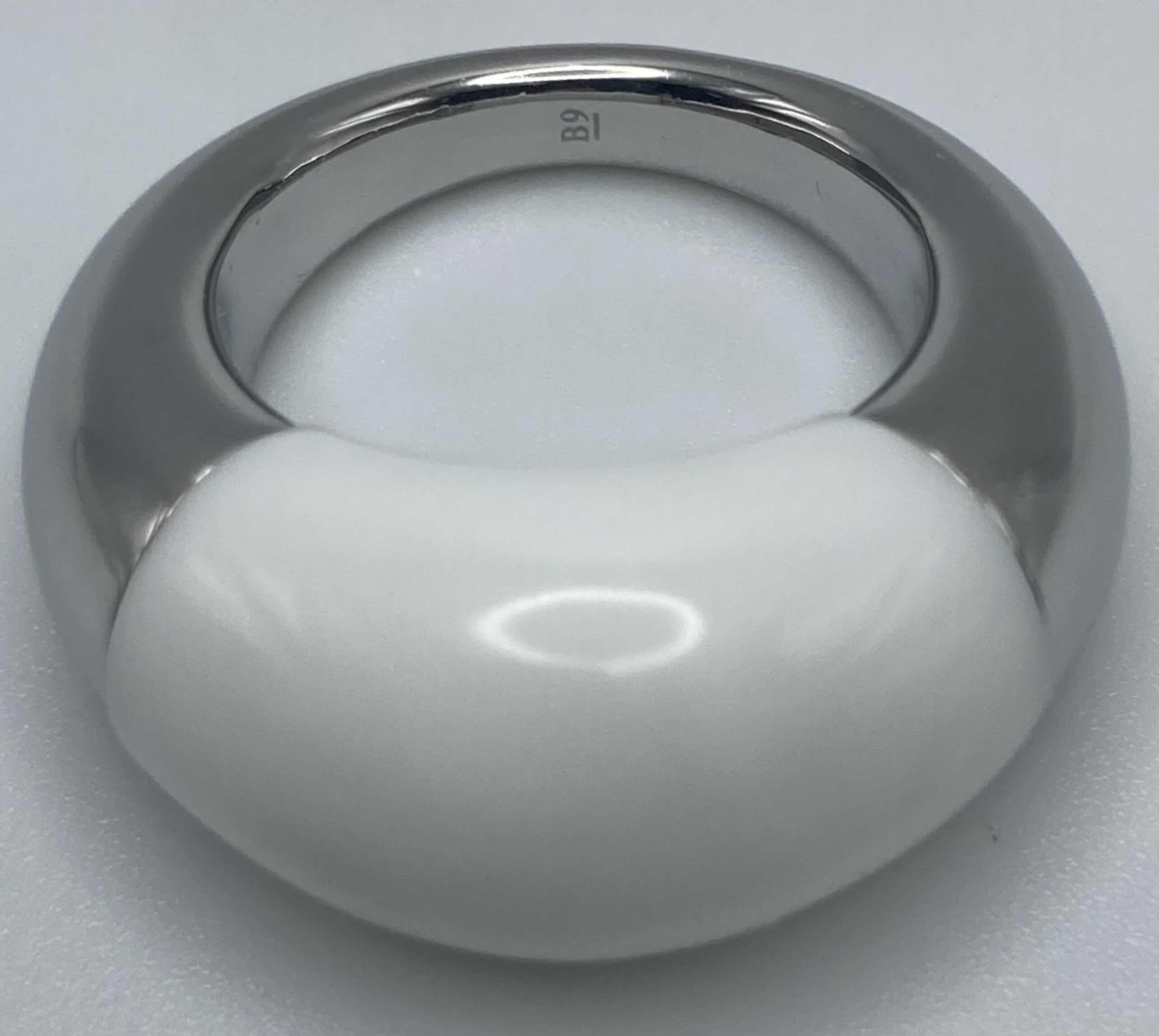 Photo 1 of CALVIN KLEIN ELLIPSE STAINLESS STEEL WHITE ACRYLIC RING SIZE 9-9.25 (READ NOTES) $95